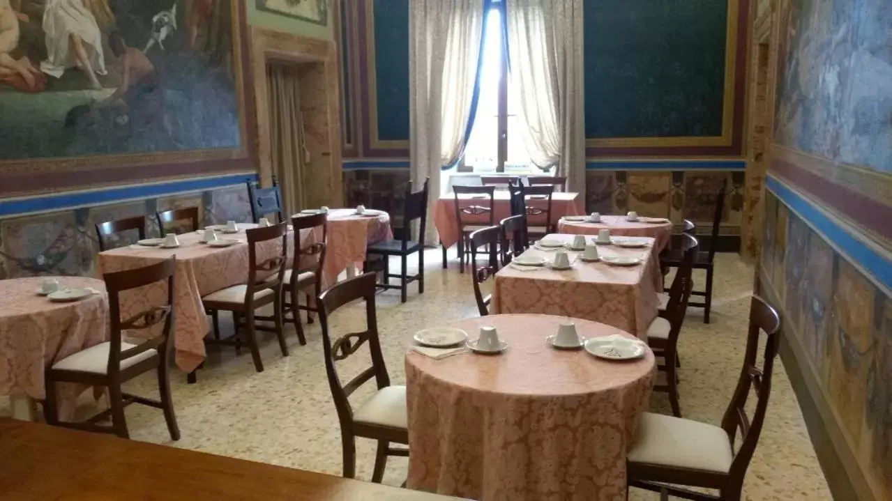 Communal lounge/ TV room, Restaurant/Places to Eat in Palazzo Moraschi Subiaco