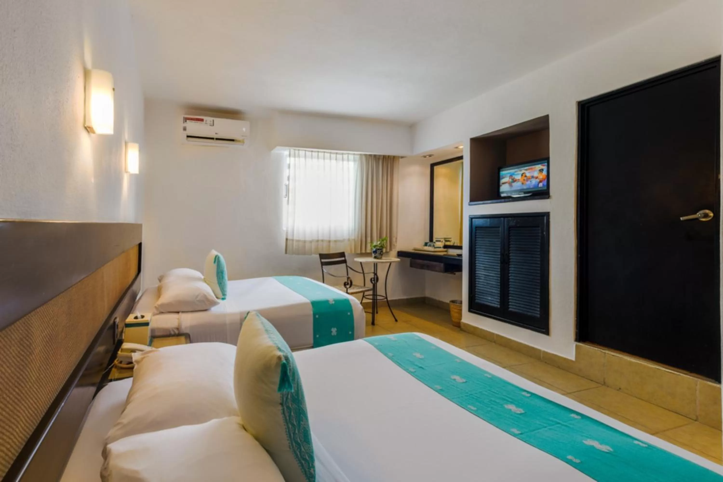 Photo of the whole room, TV/Entertainment Center in Hotel B Cozumel