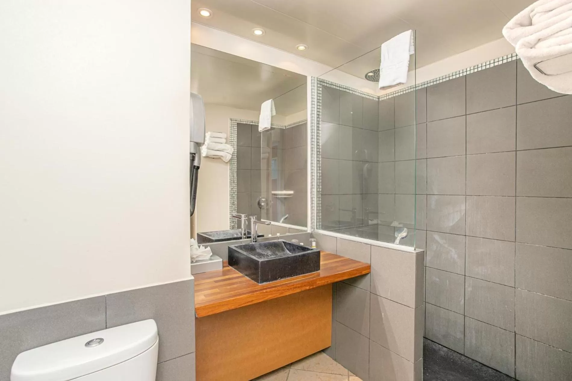 Bathroom in Zenitude Hôtel Résidences Le Salako