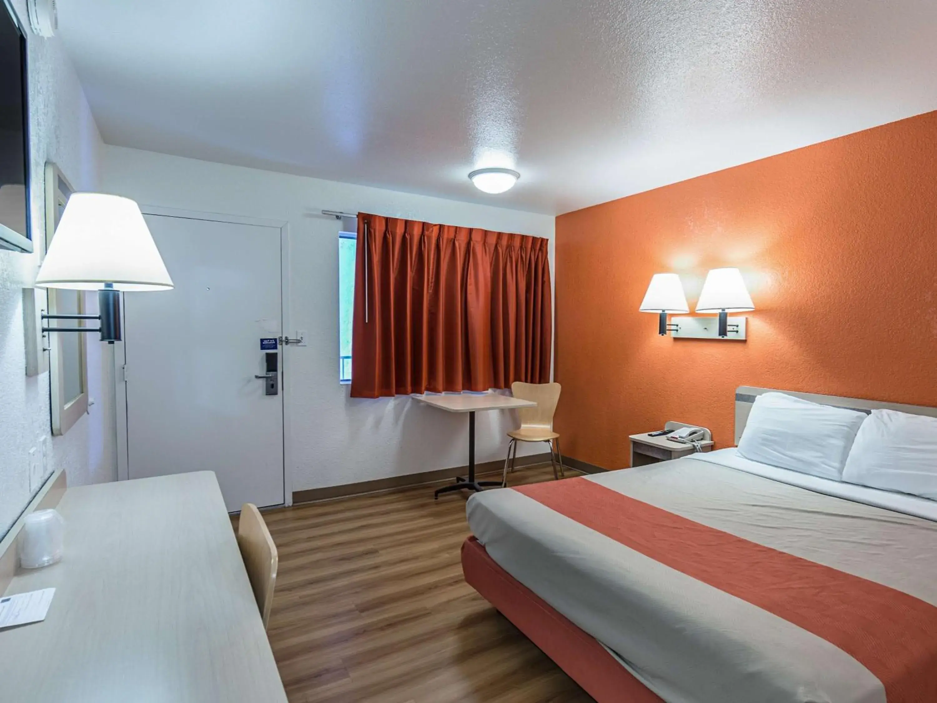 Bedroom, Bed in Motel 6-Yreka, CA