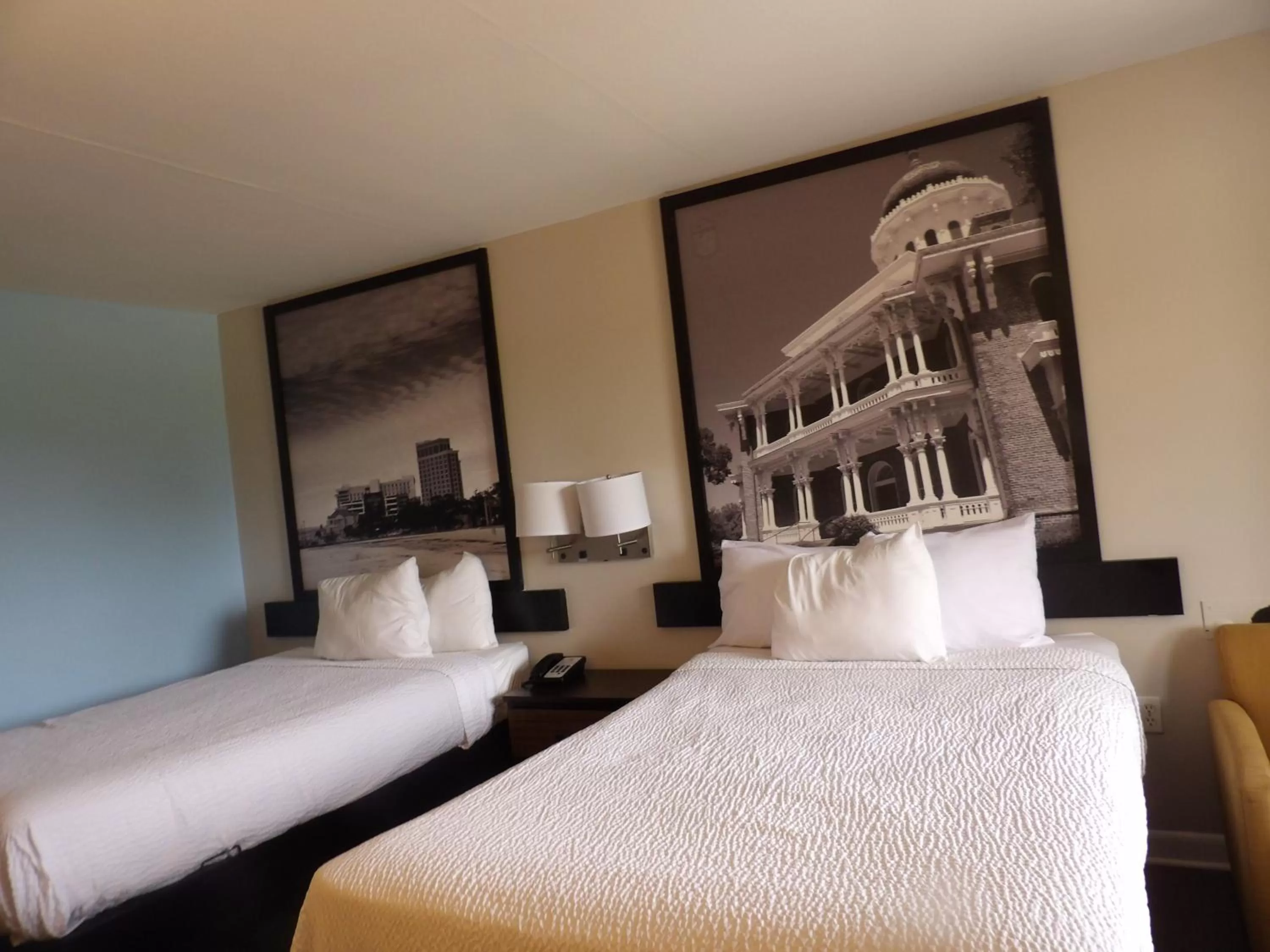 Bed in Super 8 by Wyndham Ocean Springs Biloxi