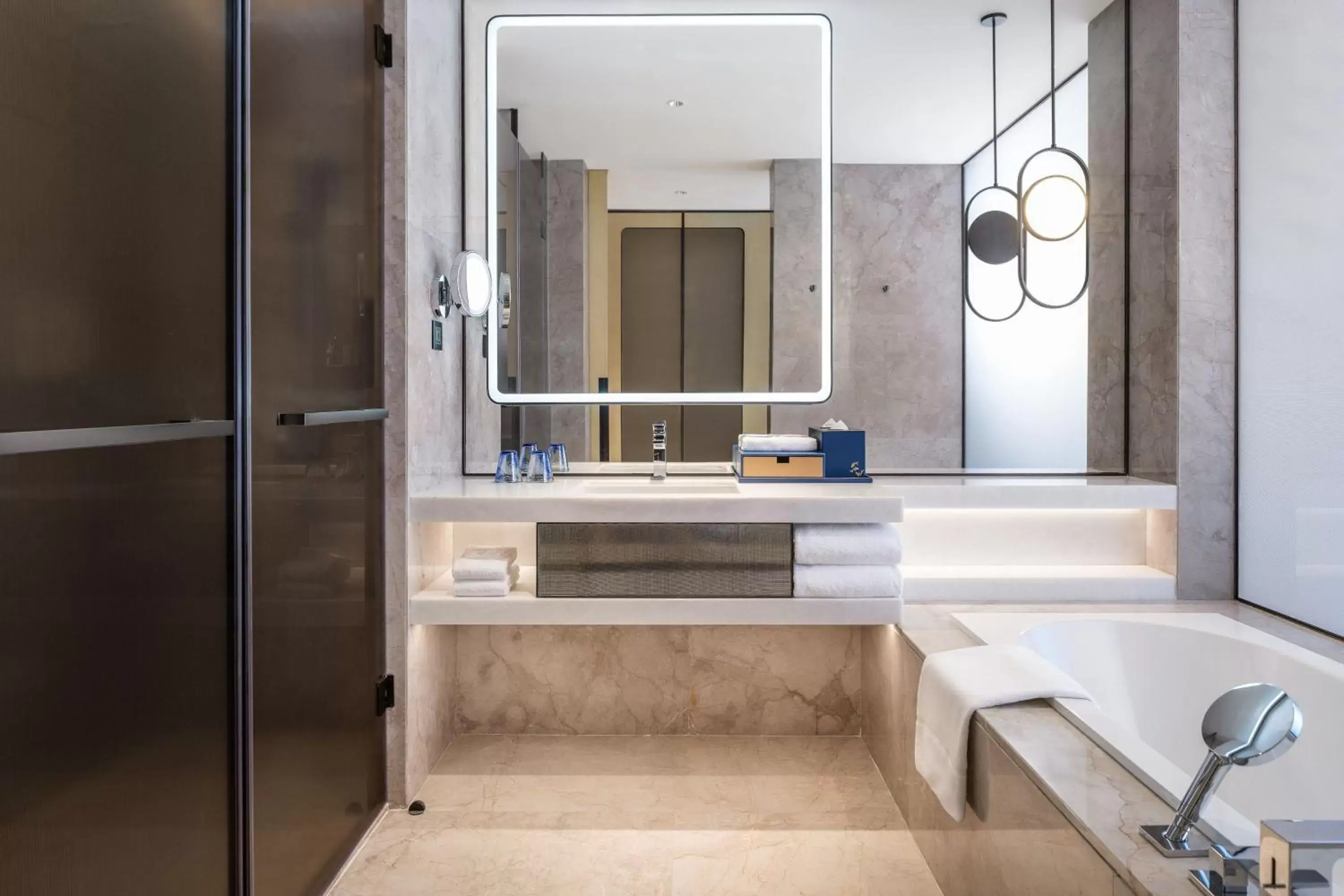 Photo of the whole room, Bathroom in Renaissance Zhuhai Hotel