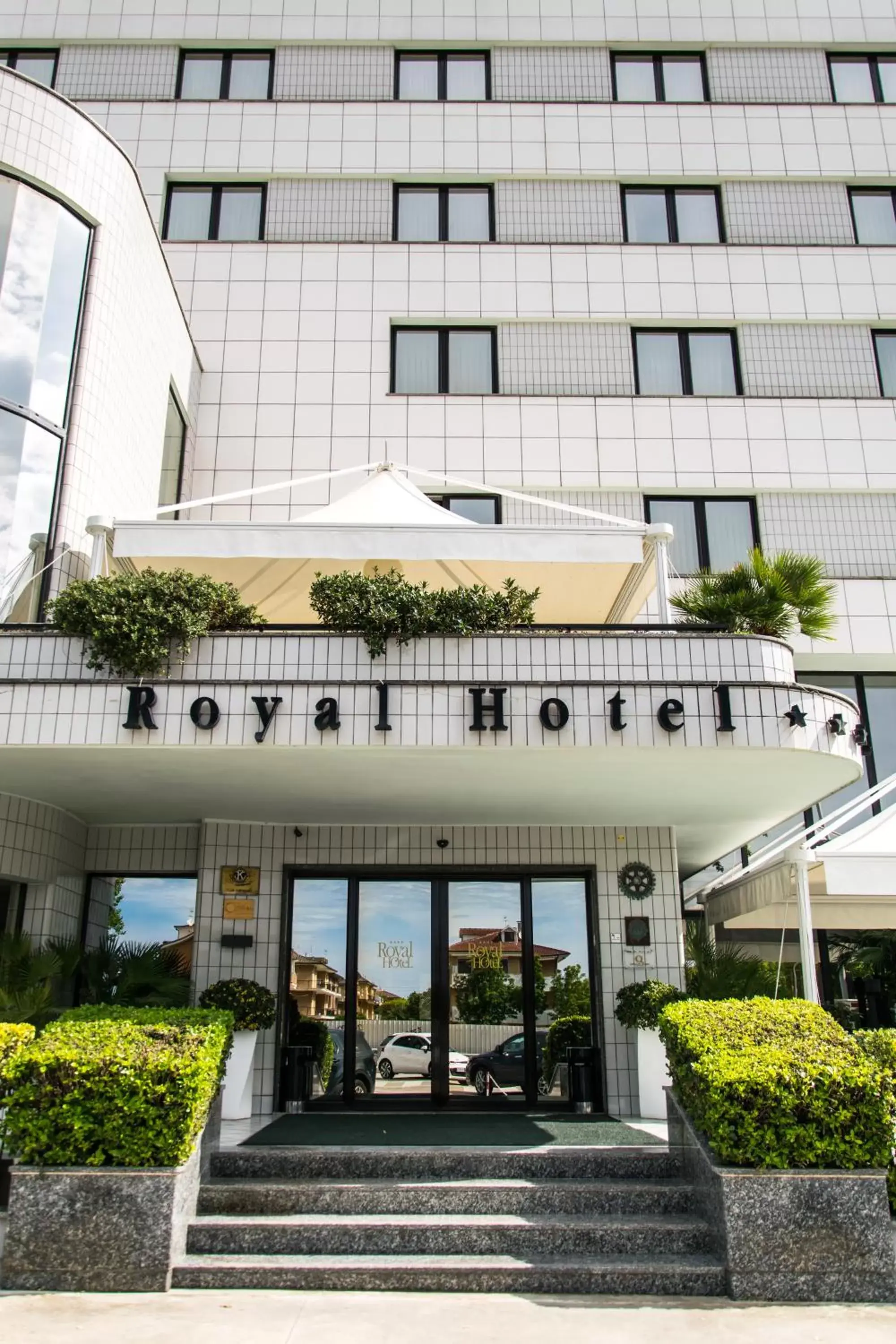 Facade/entrance, Property Building in Hotel Royal