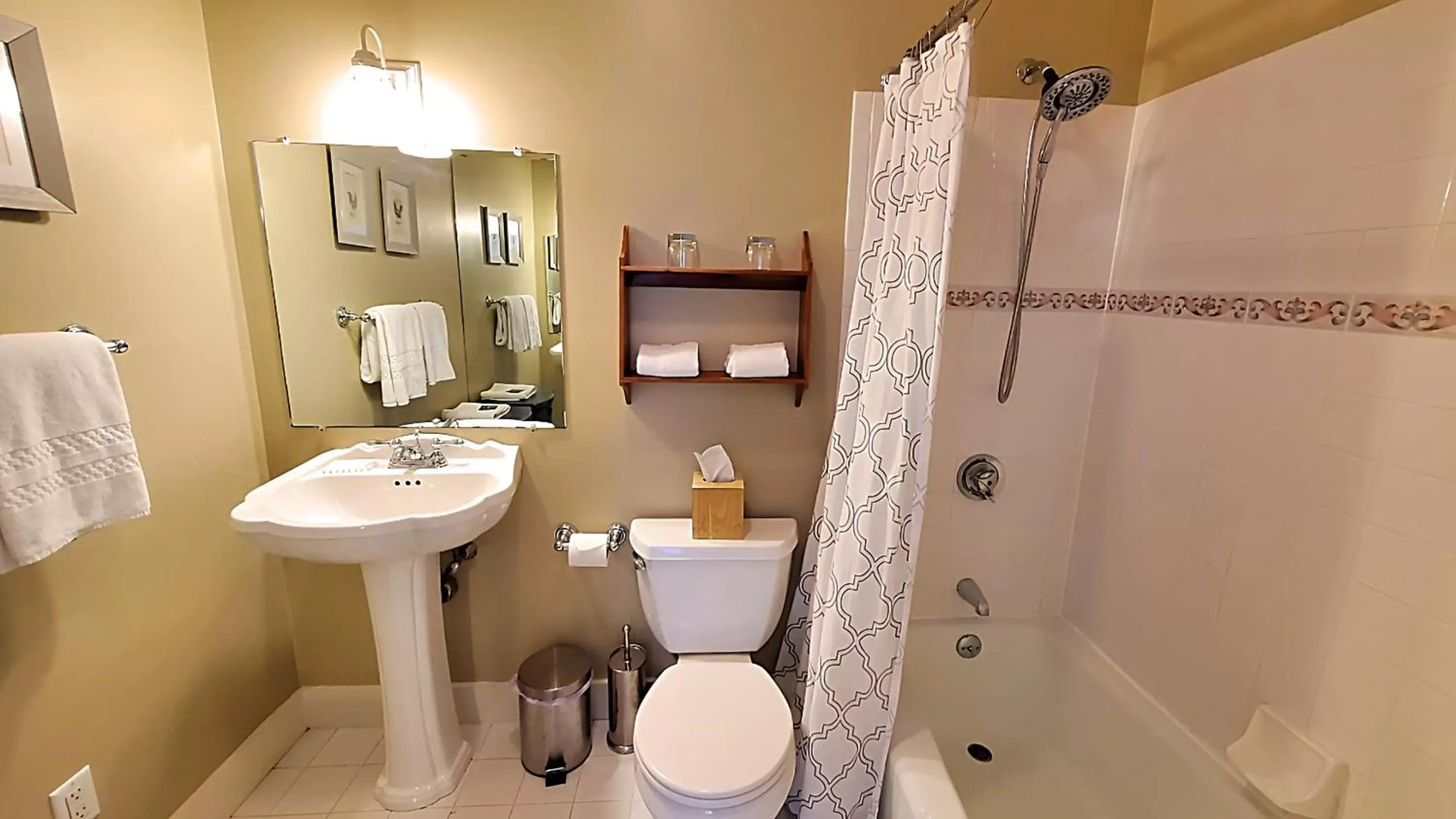 Bathroom in Four Columns Inn