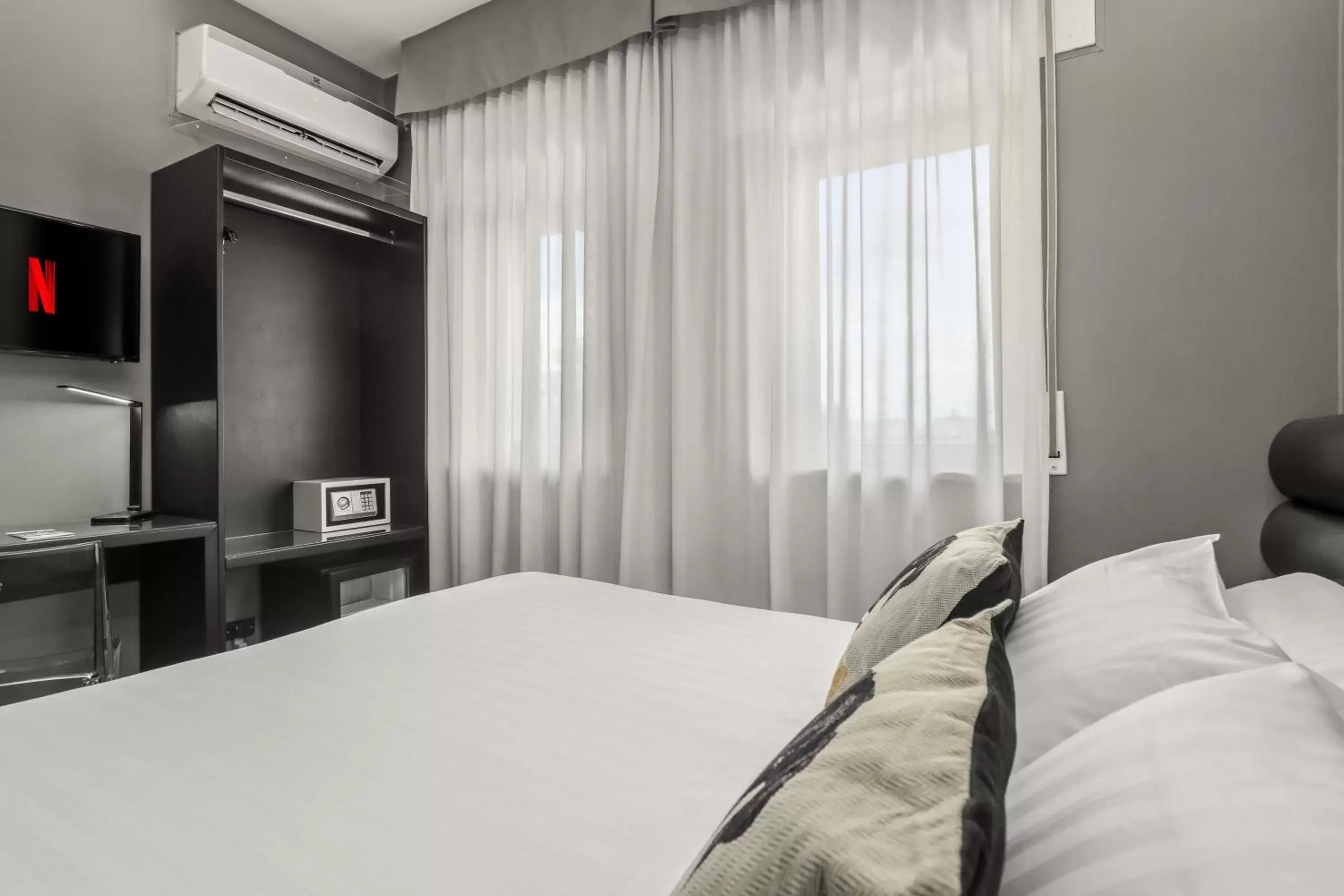 Bed in Reggia Suite Spa Hotel