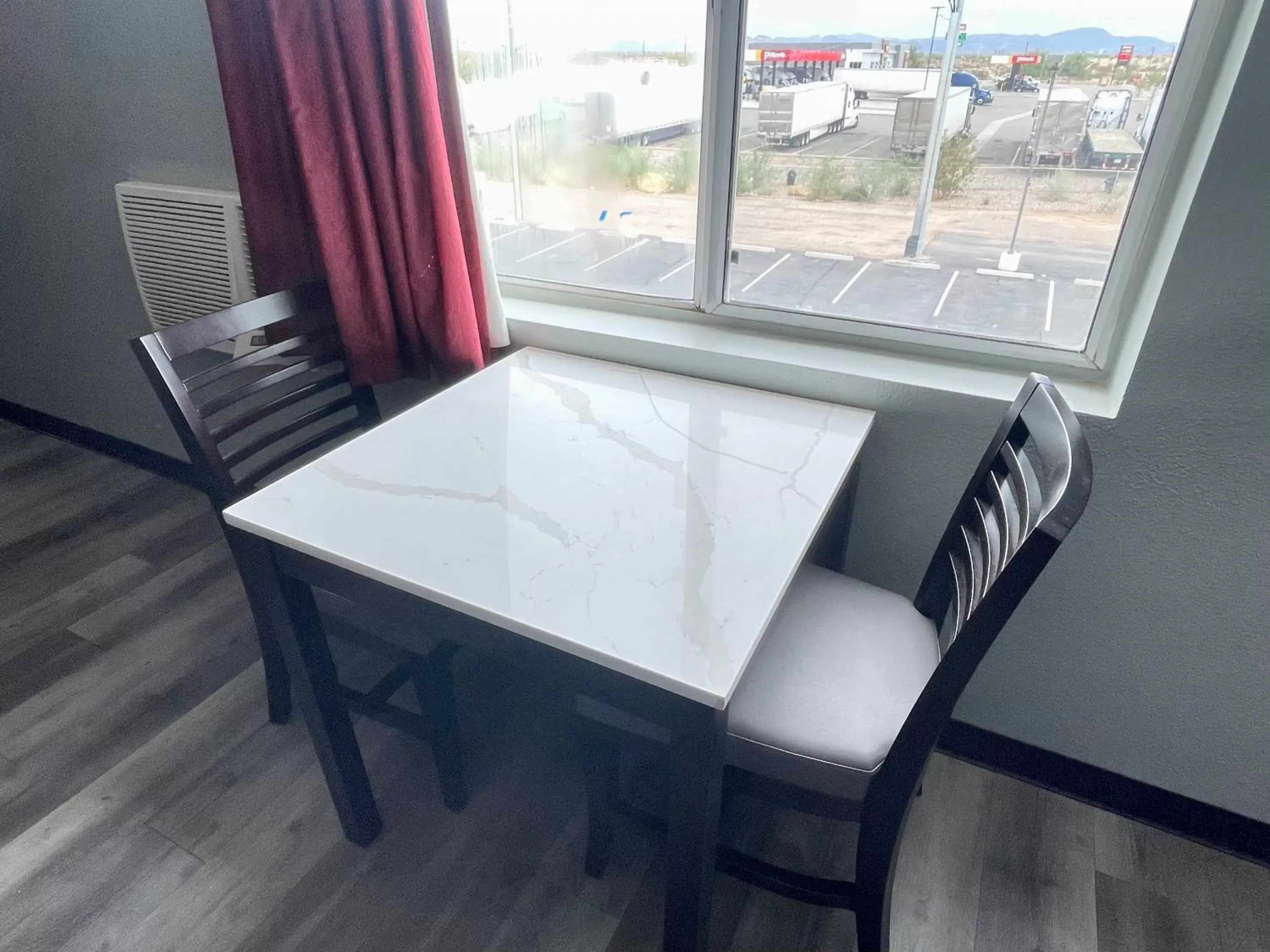 Dining Area in Americas Choice Inn & Suites