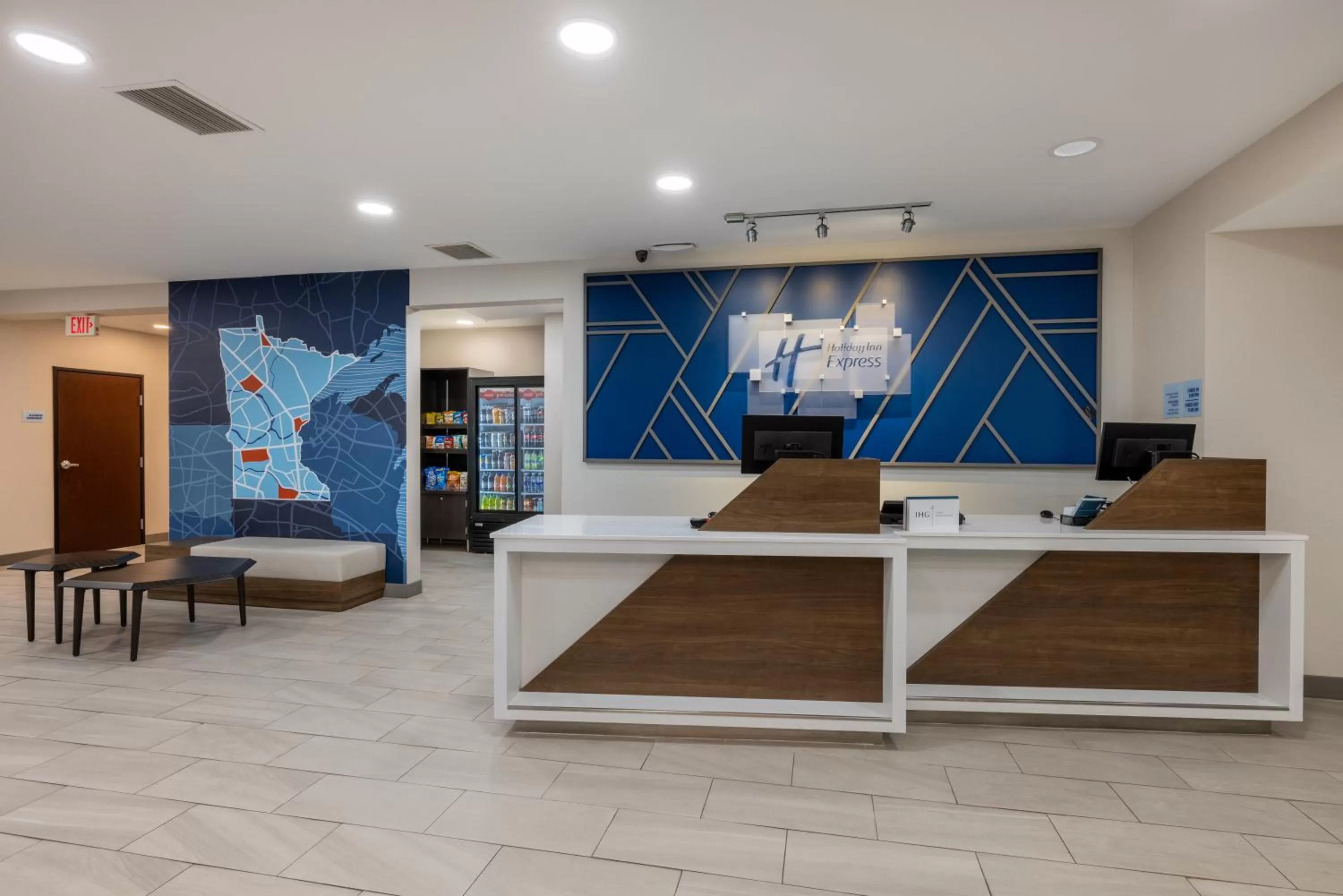 Lobby or reception in Holiday Inn Express Rochester South - Mayo Area by IHG