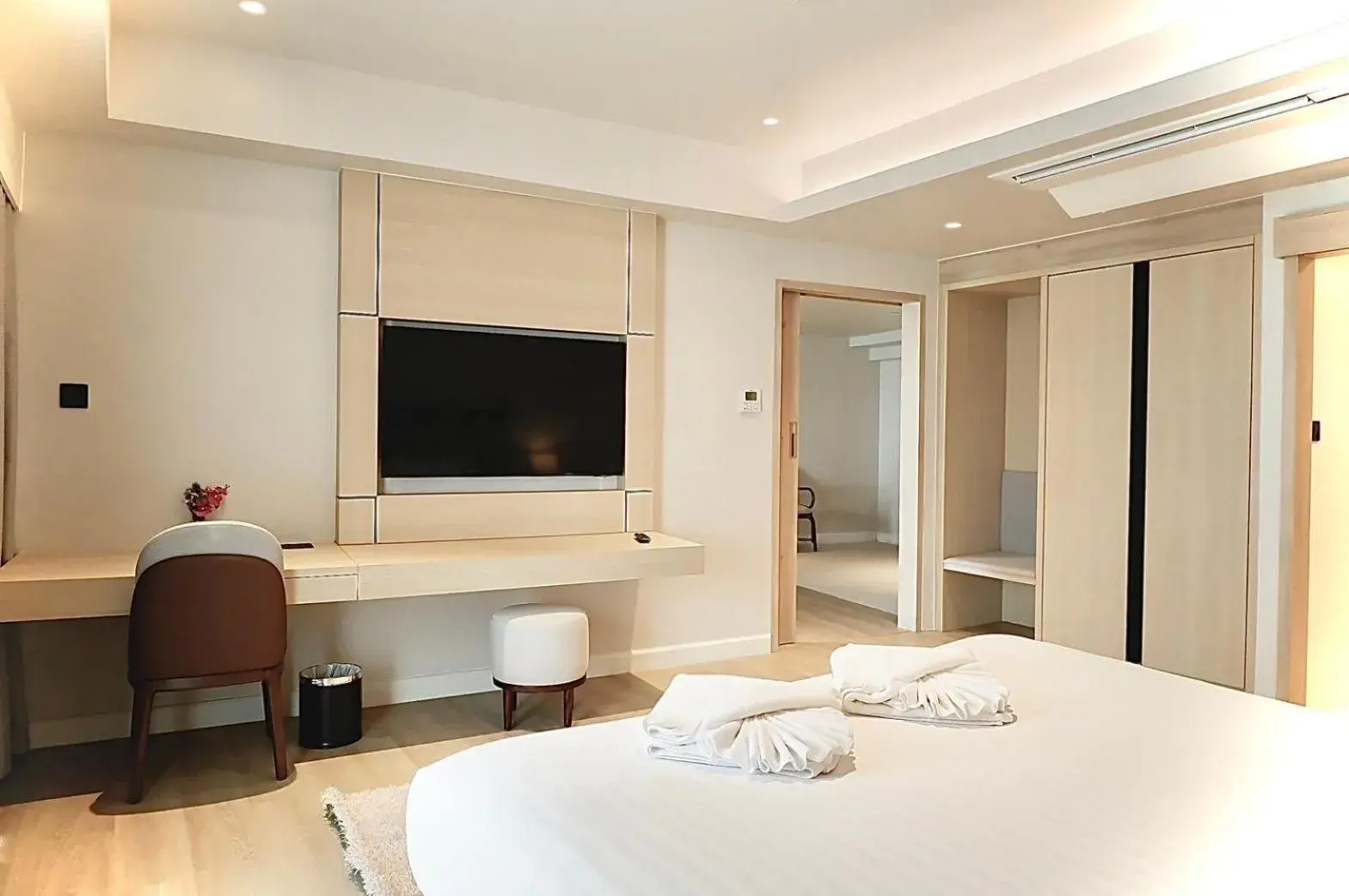 Bedroom, TV/Entertainment Center in D Varee Jomtien Beach, Pattaya