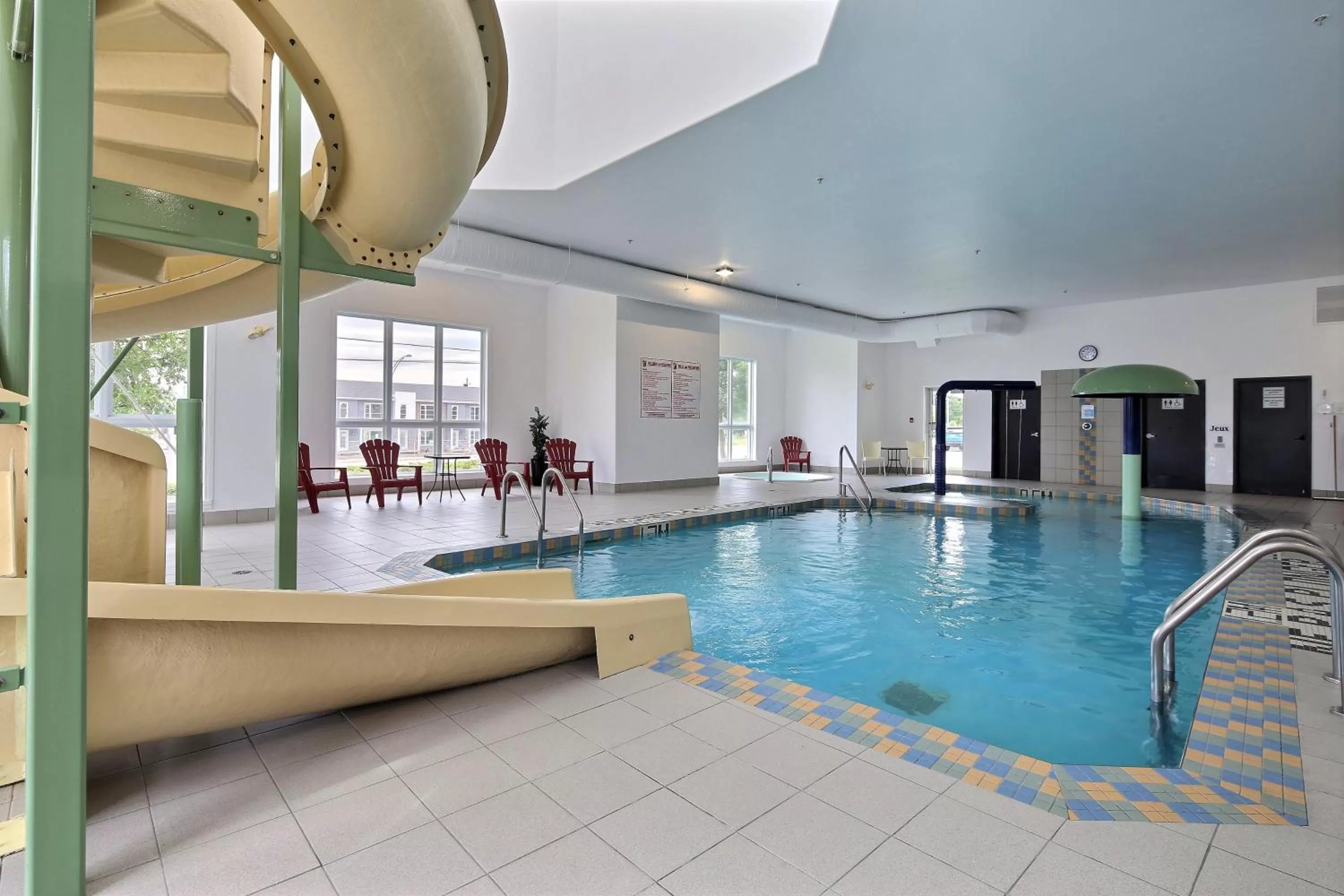 Swimming pool in Super 8 by Wyndham Quebec City