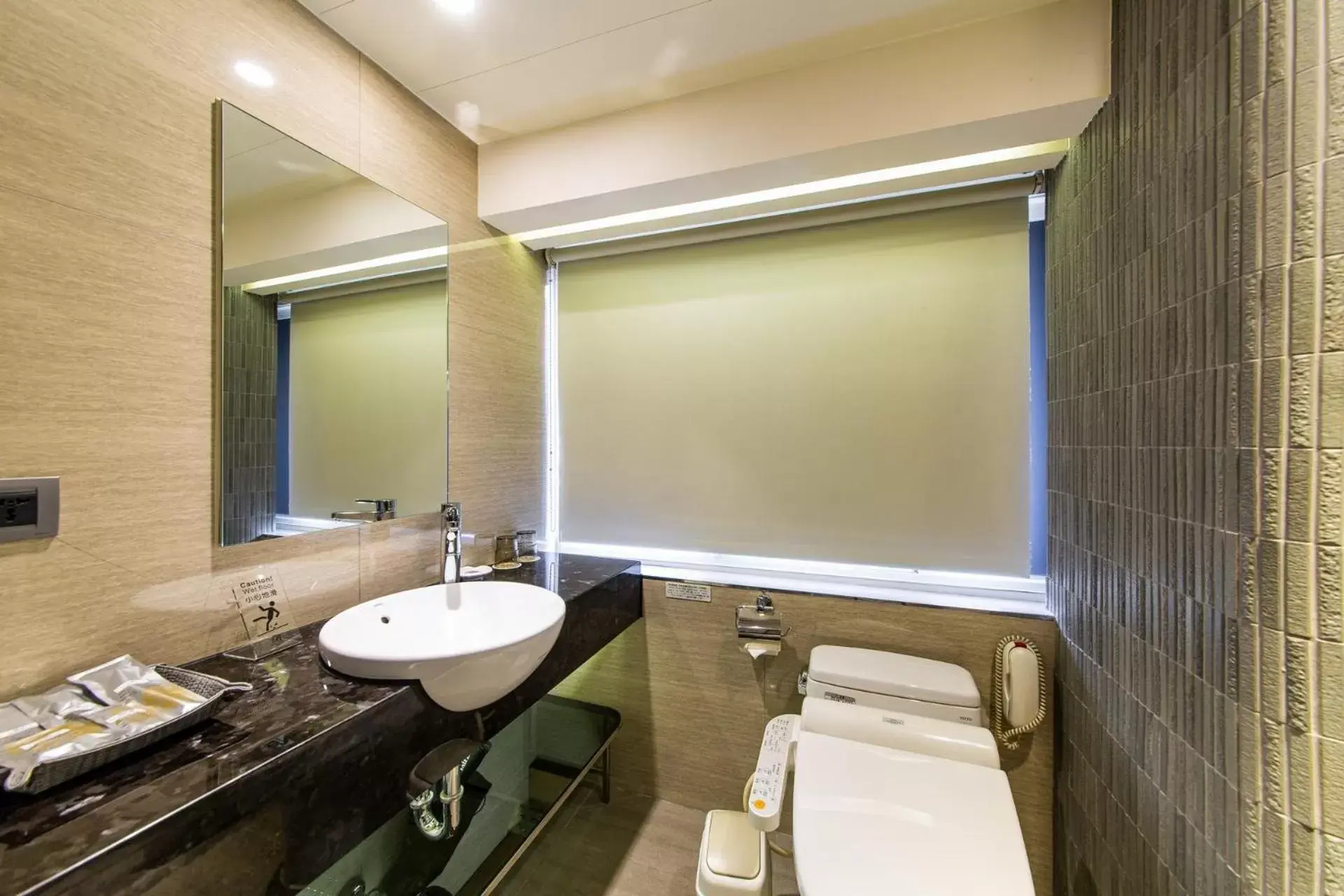 Bathroom in Beauty Hotels - Hotel Bnight-Self Check-In Hotel