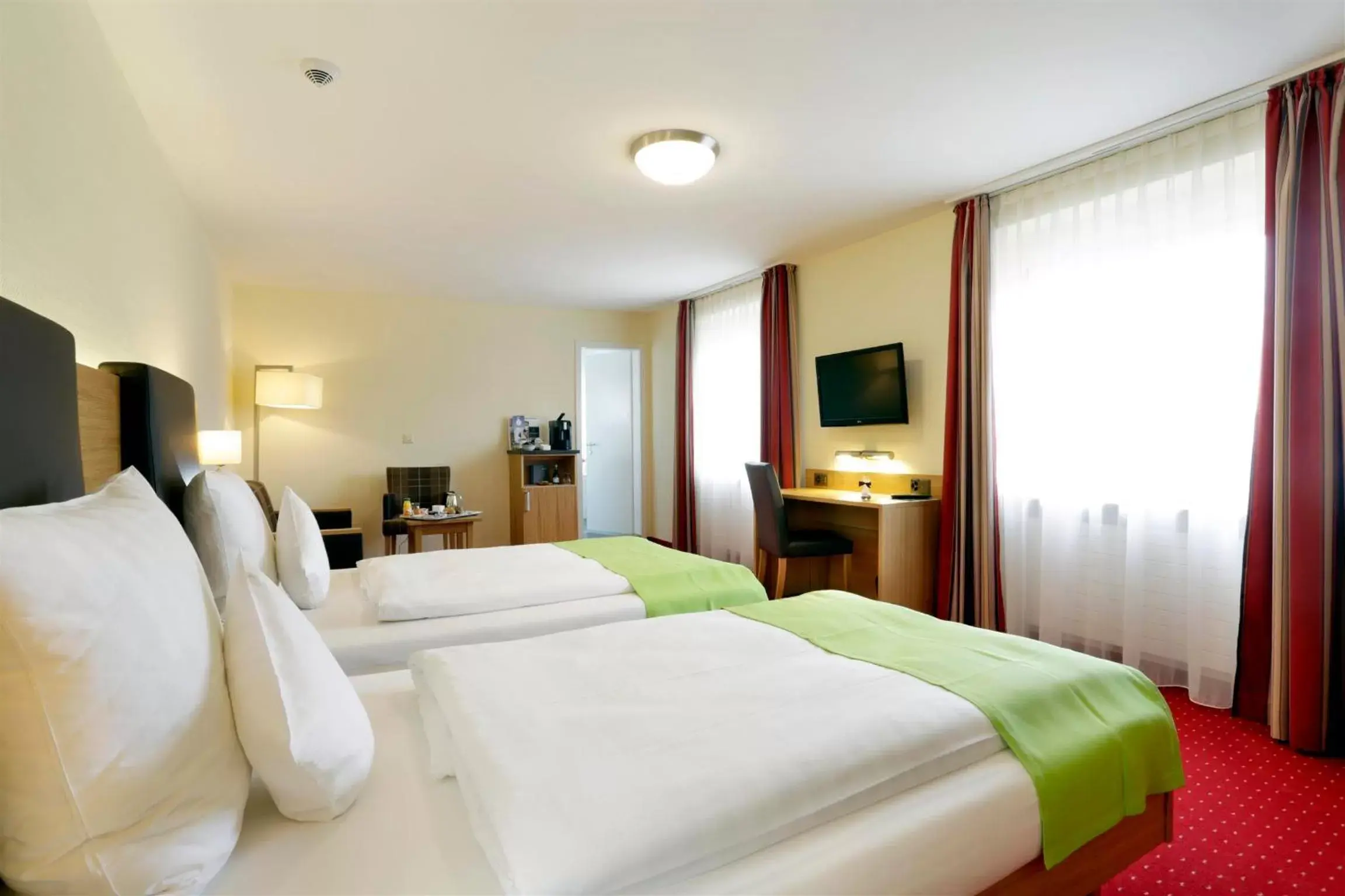 Superior Twin Room in Best Western Plus Hotel Bahnhof