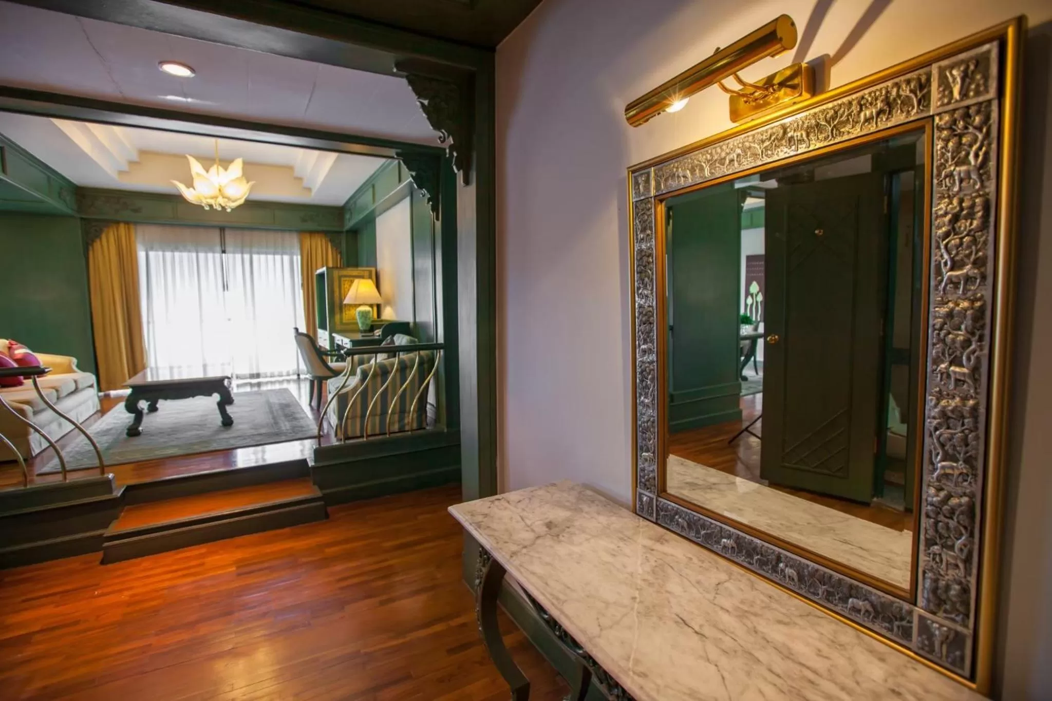 Living room, Bed in Chiangmai Grandview Hotel & Convention Center