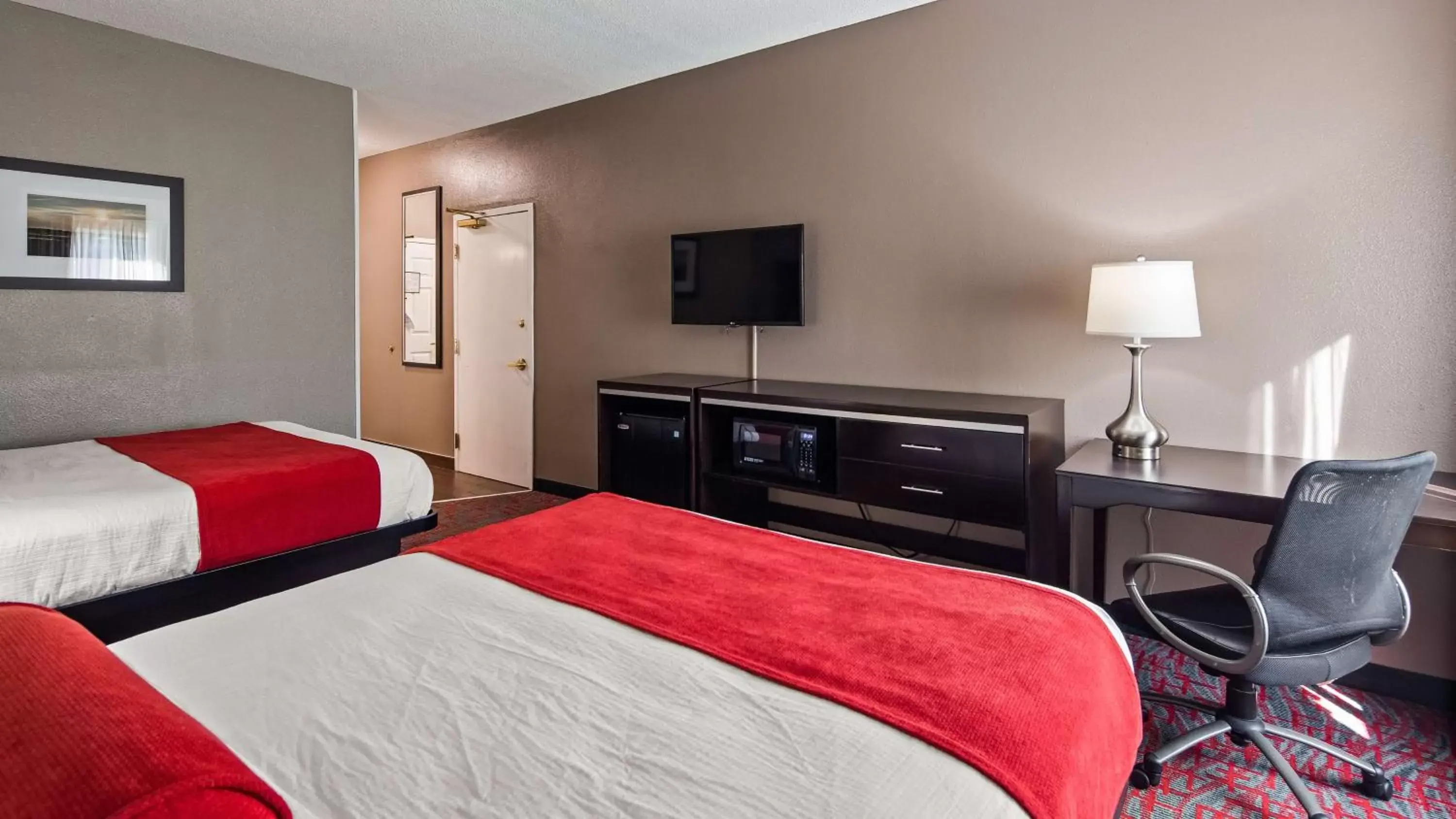 Photo of the whole room, Bed in Best Western Airport Inn & Suites
