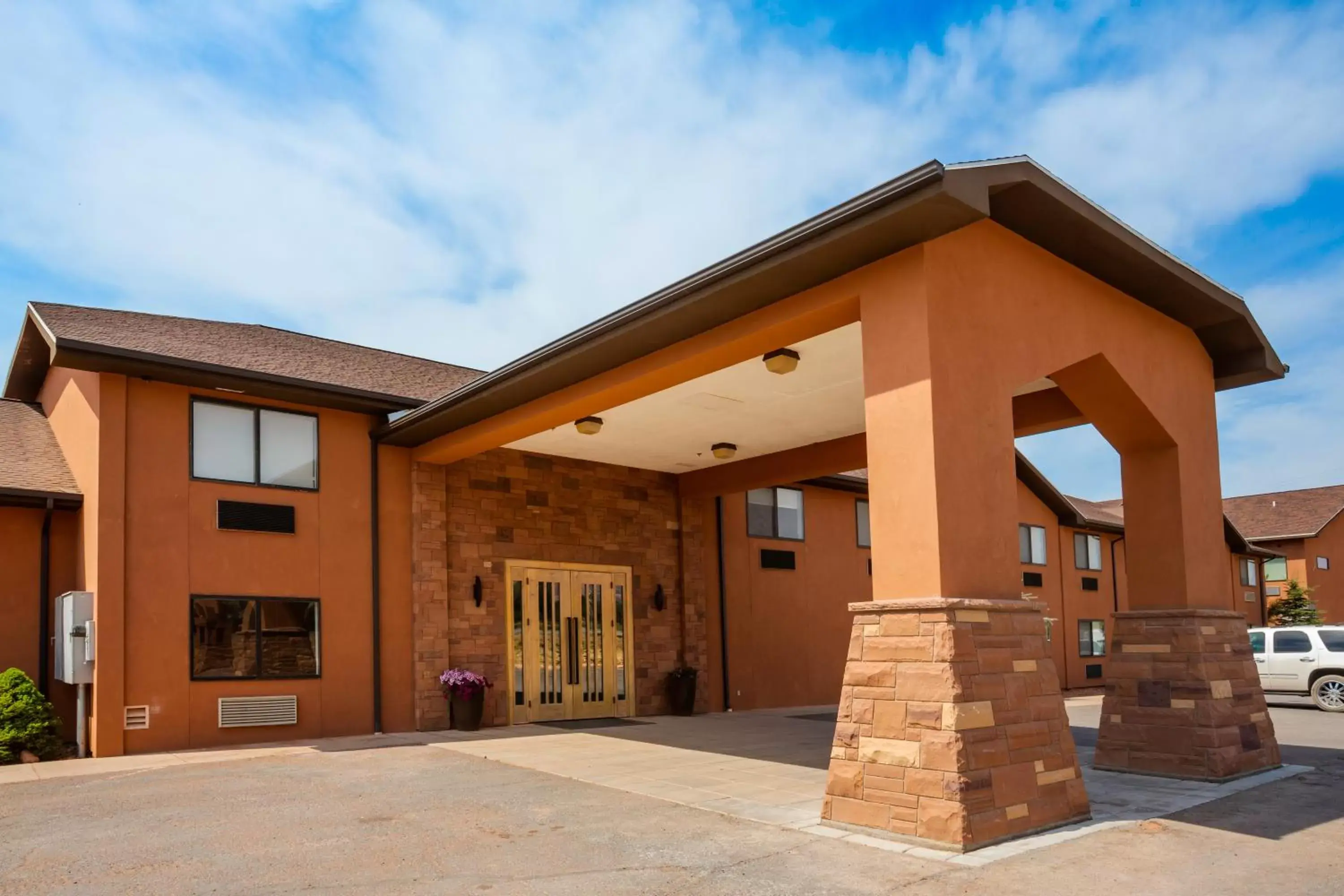 Facade/entrance, Property Building in Red Sands Hotel