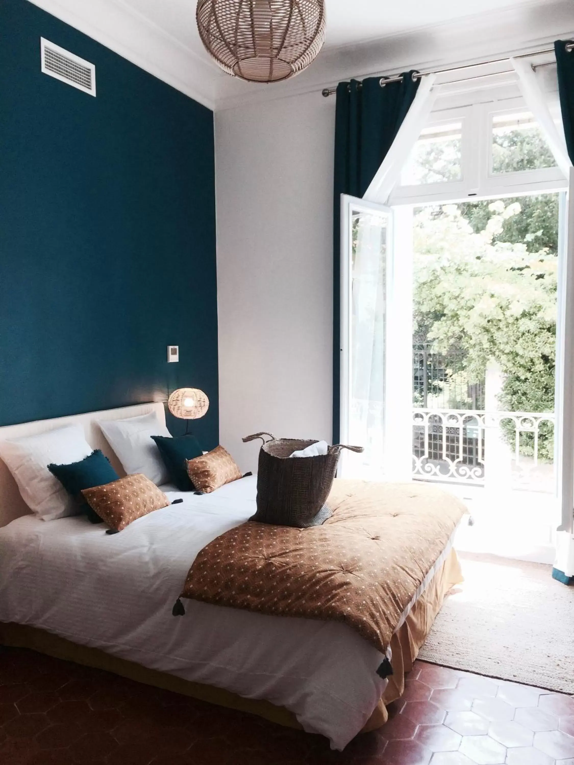 Deluxe Family Room - single occupancy in La Domitia - Maison d'hôtes, massages & bien-être Deluxe Family Room - single occupancy in La Domitia - Maison d'hôtes, massages & bien-être