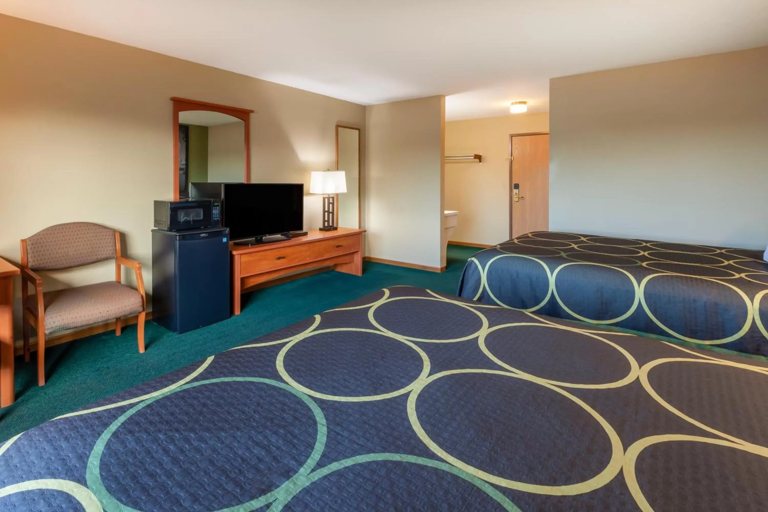 Bedroom, TV/Entertainment Center in Super 8 by Wyndham Berlin WI