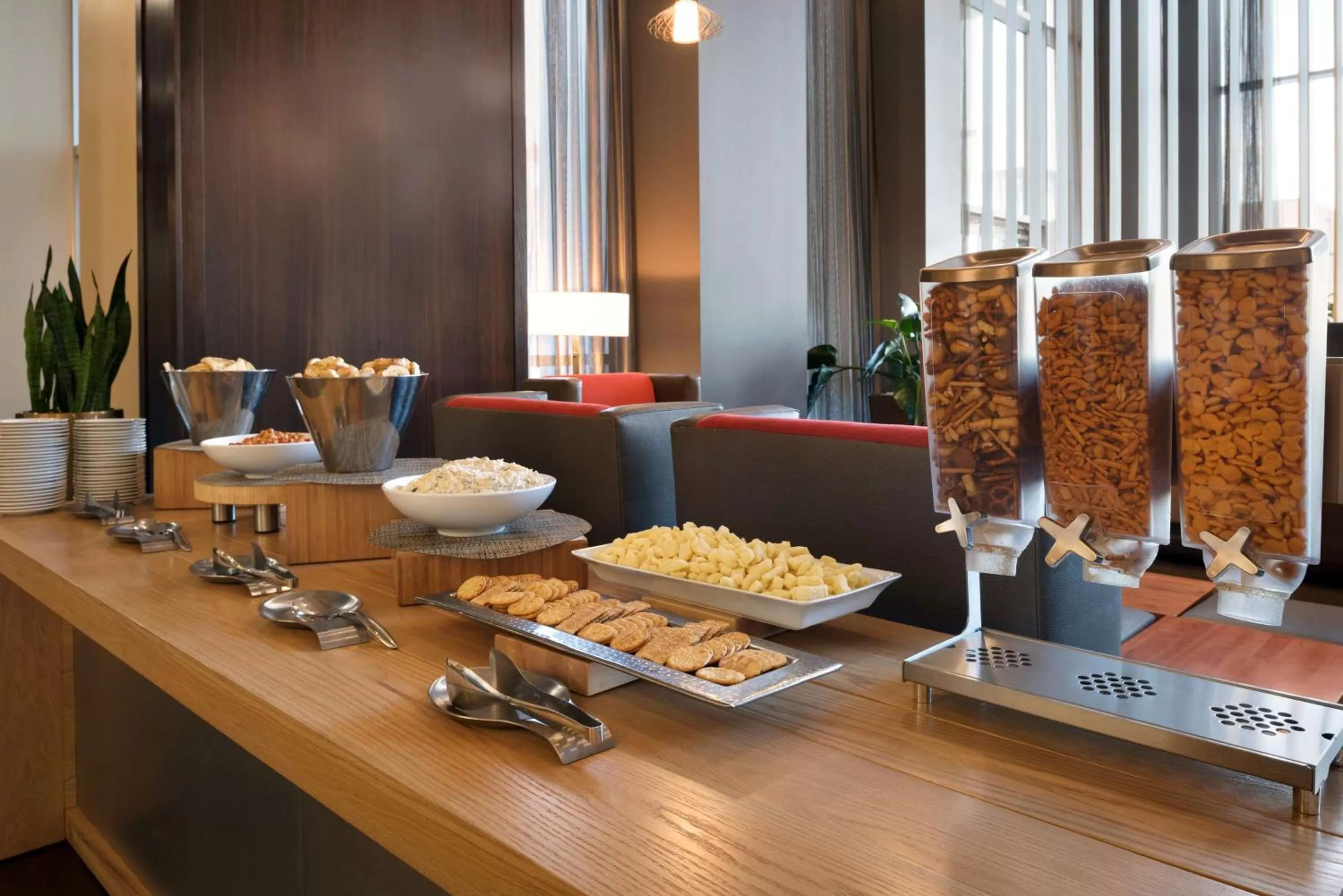 Restaurant/places to eat in Embassy Suites by Hilton Chicago Naperville