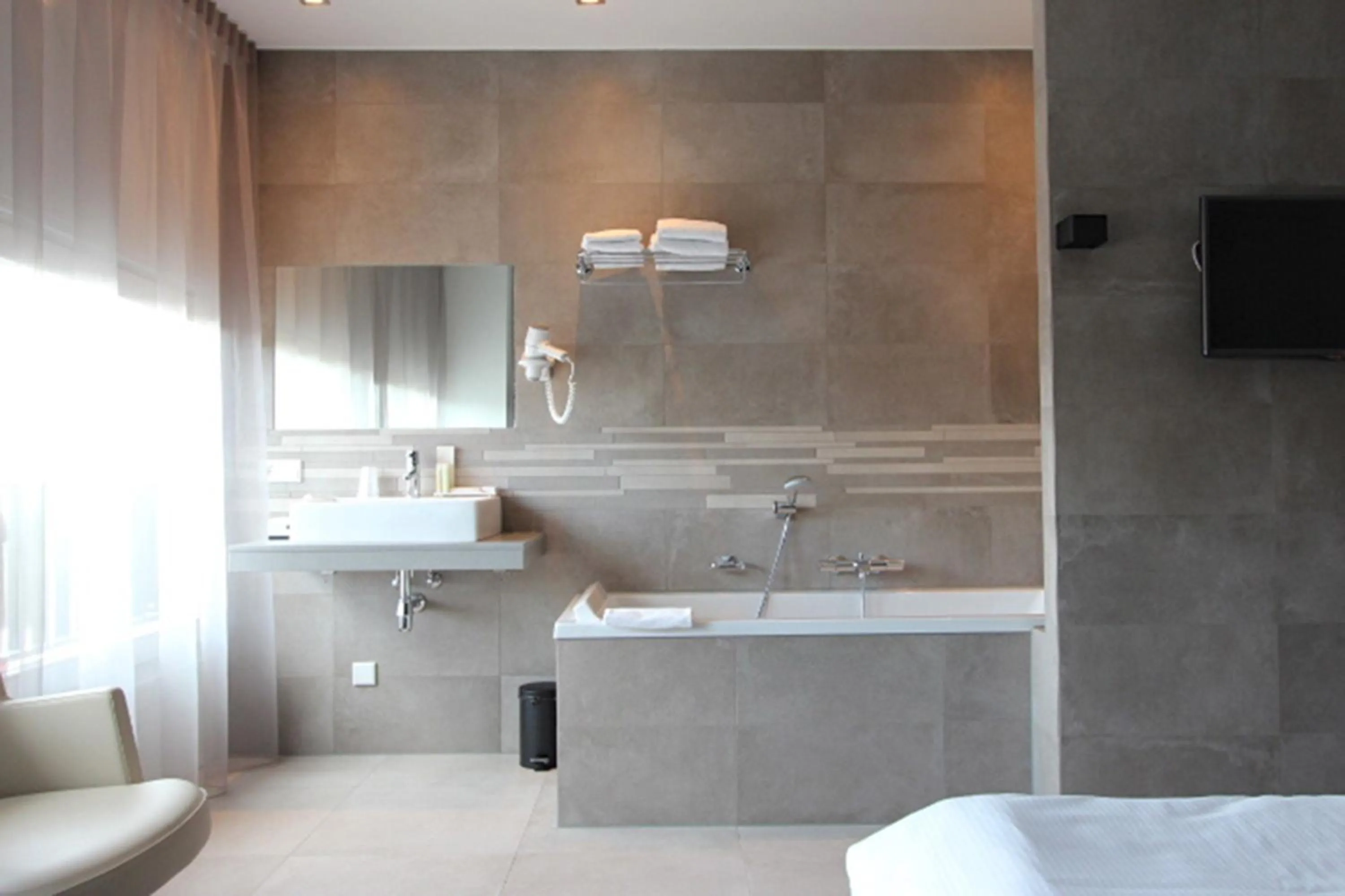 Bathroom in Golden Tulip West Ende