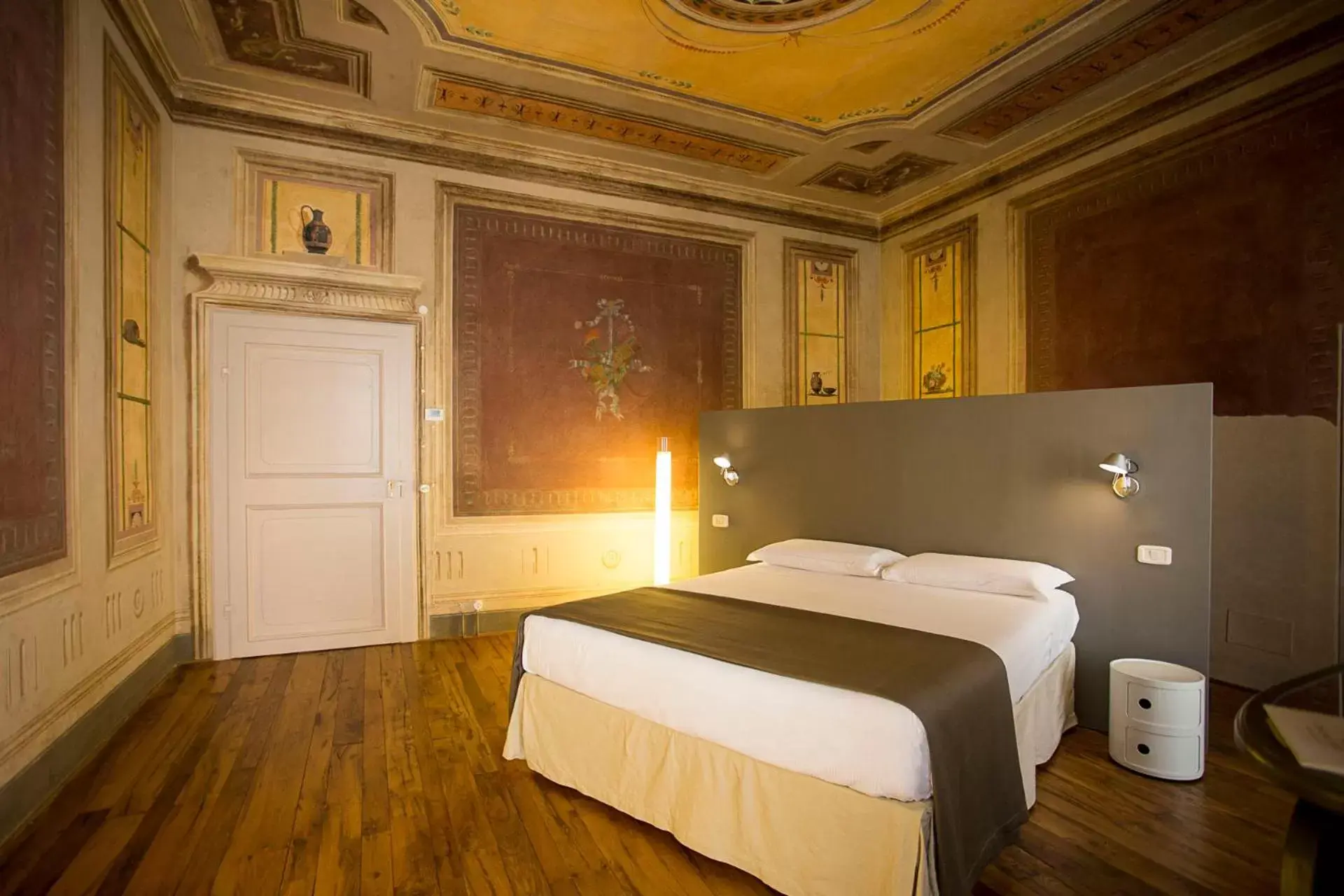 Photo of the whole room, Bed in Cortona Charme
