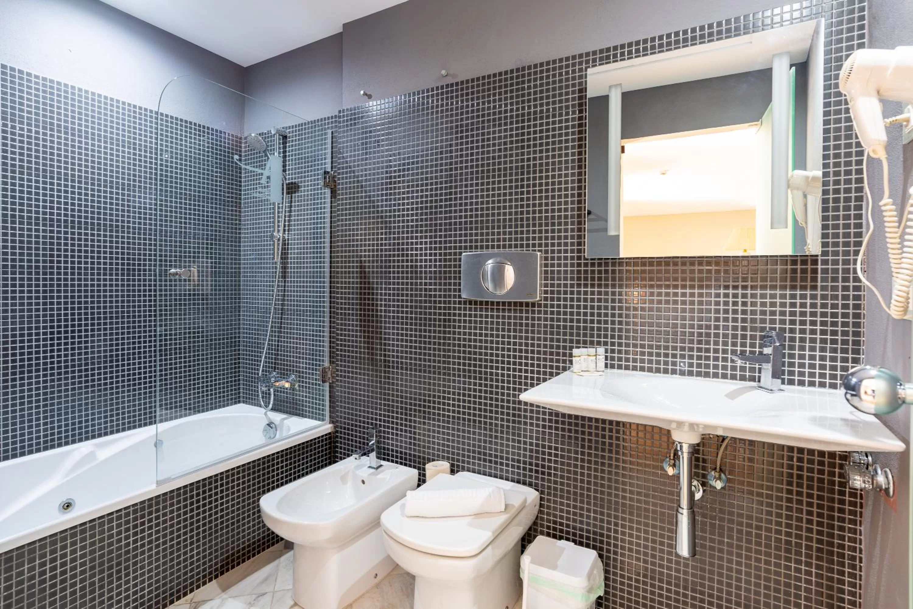 Toilet in Hotel Albaicín