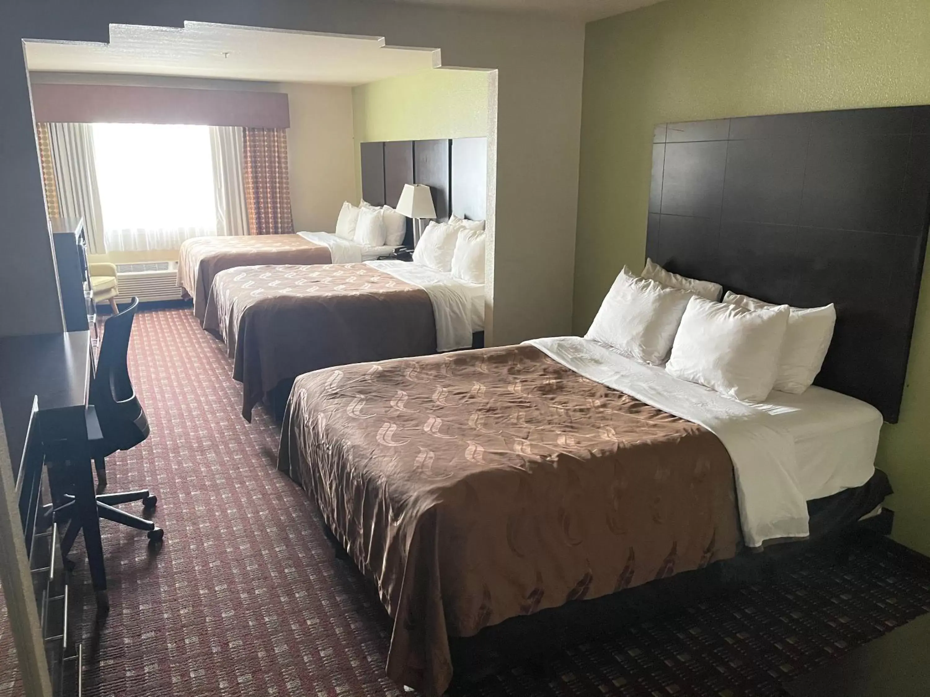 Bed in Quality Inn Near Seaworld - Lackland