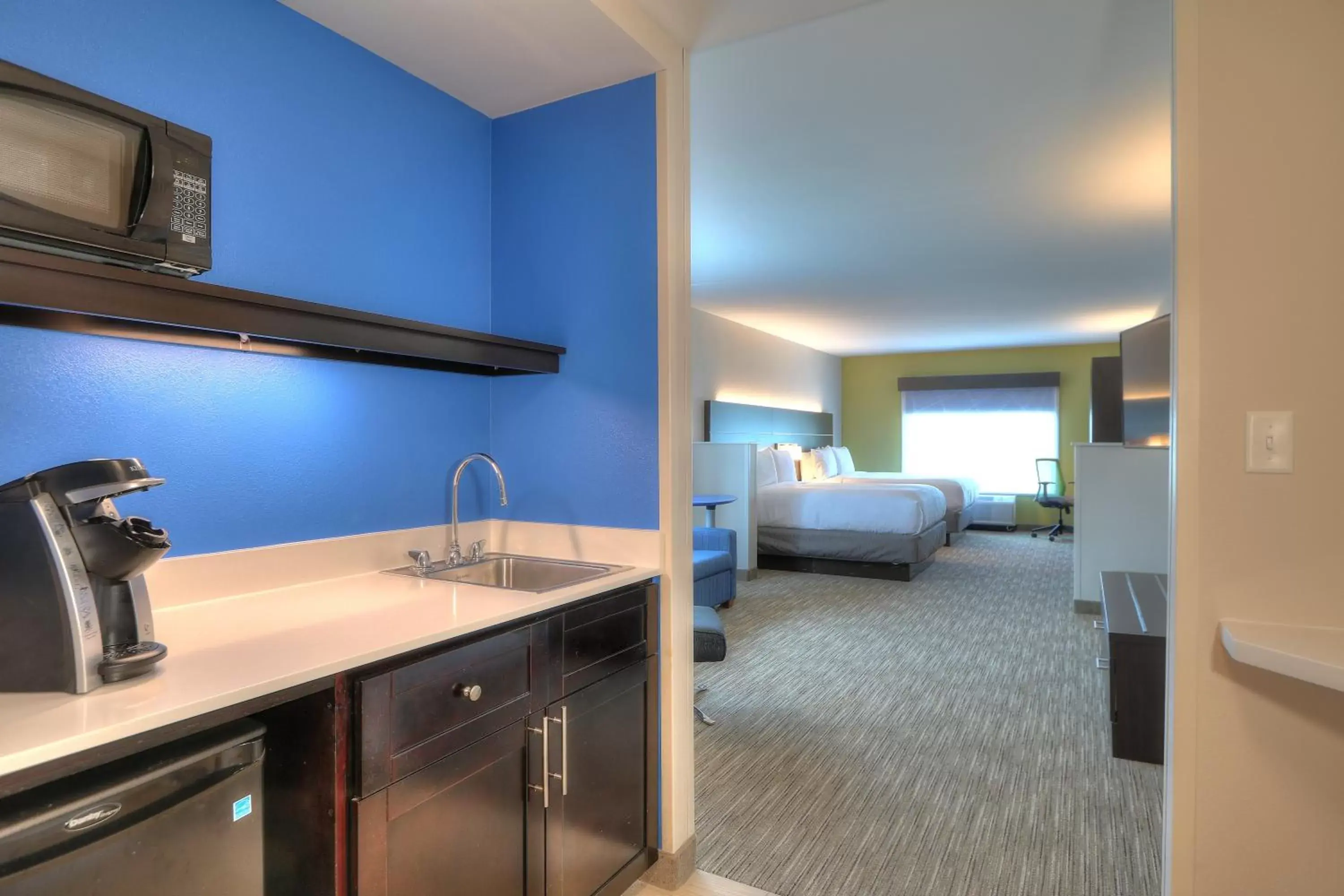 Photo of the whole room, Kitchen/Kitchenette in Holiday Inn Express Hotel & Suites Mobile Saraland, an IHG Hotel