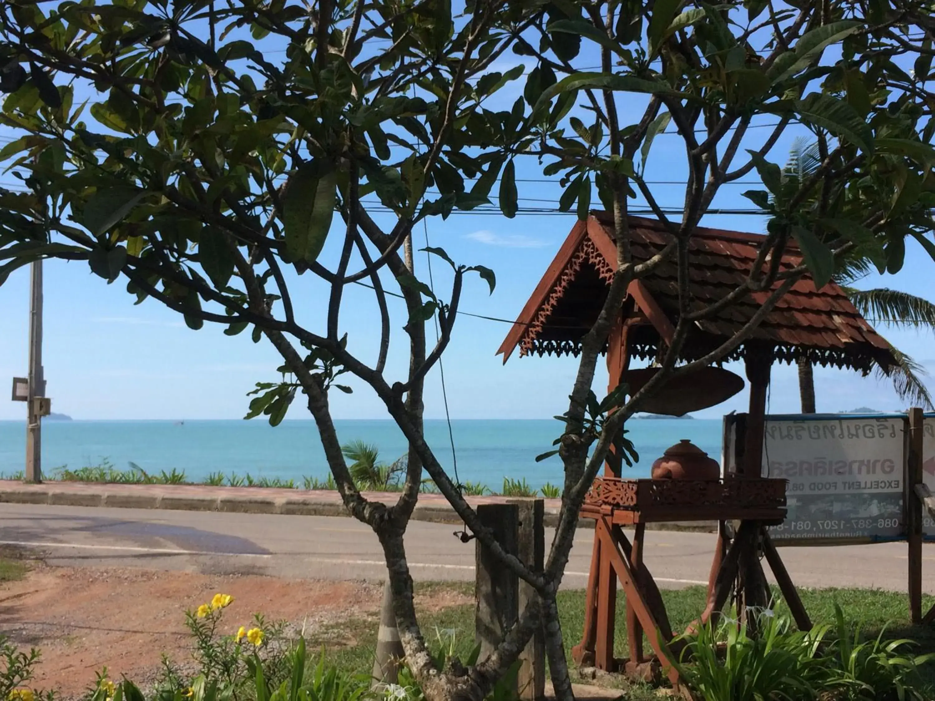 Facade/entrance, Beach in Ruen Thai Rim Haad Resort
