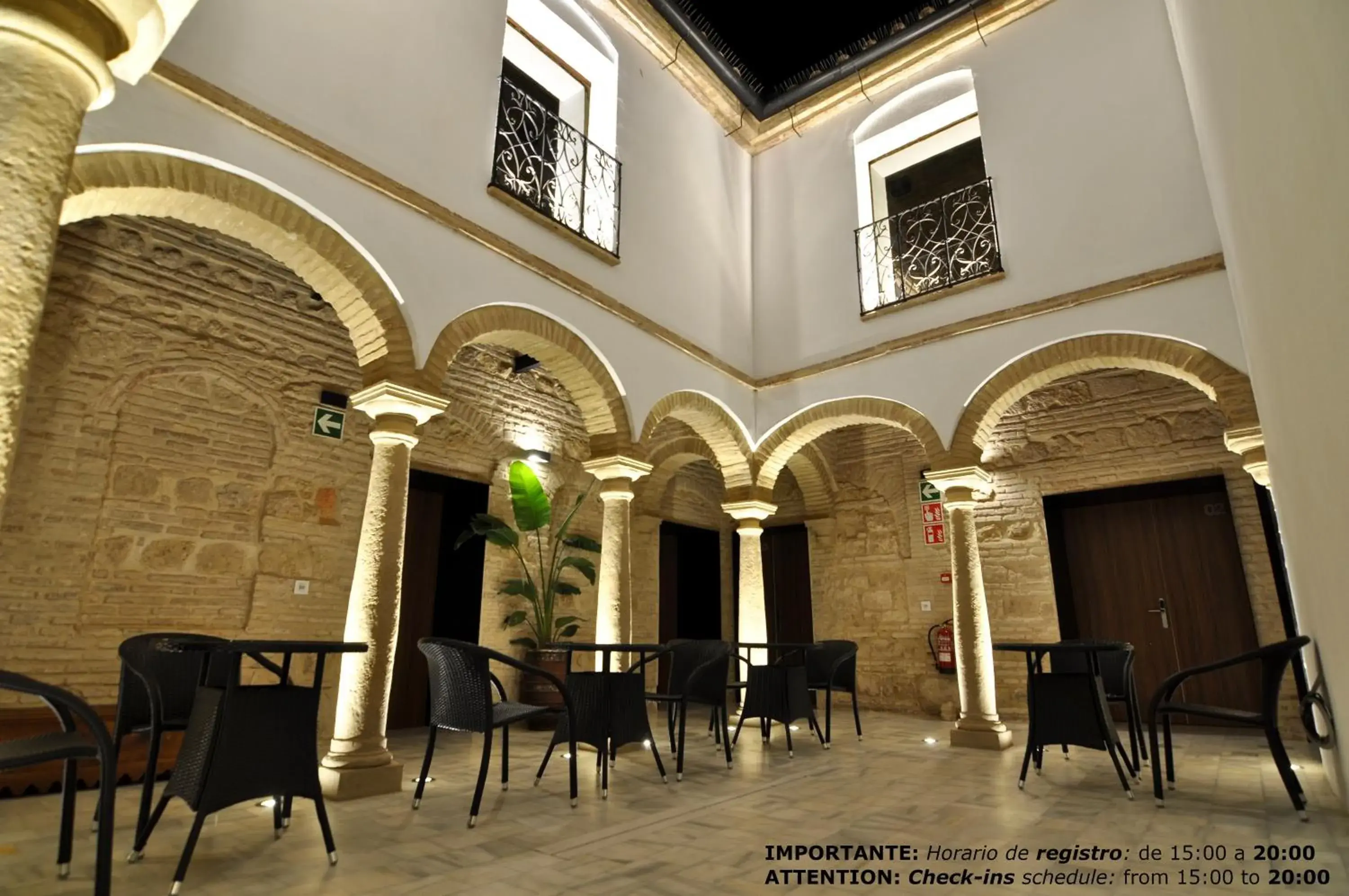 Property building, Restaurant/Places to Eat in Patios del Orfebre