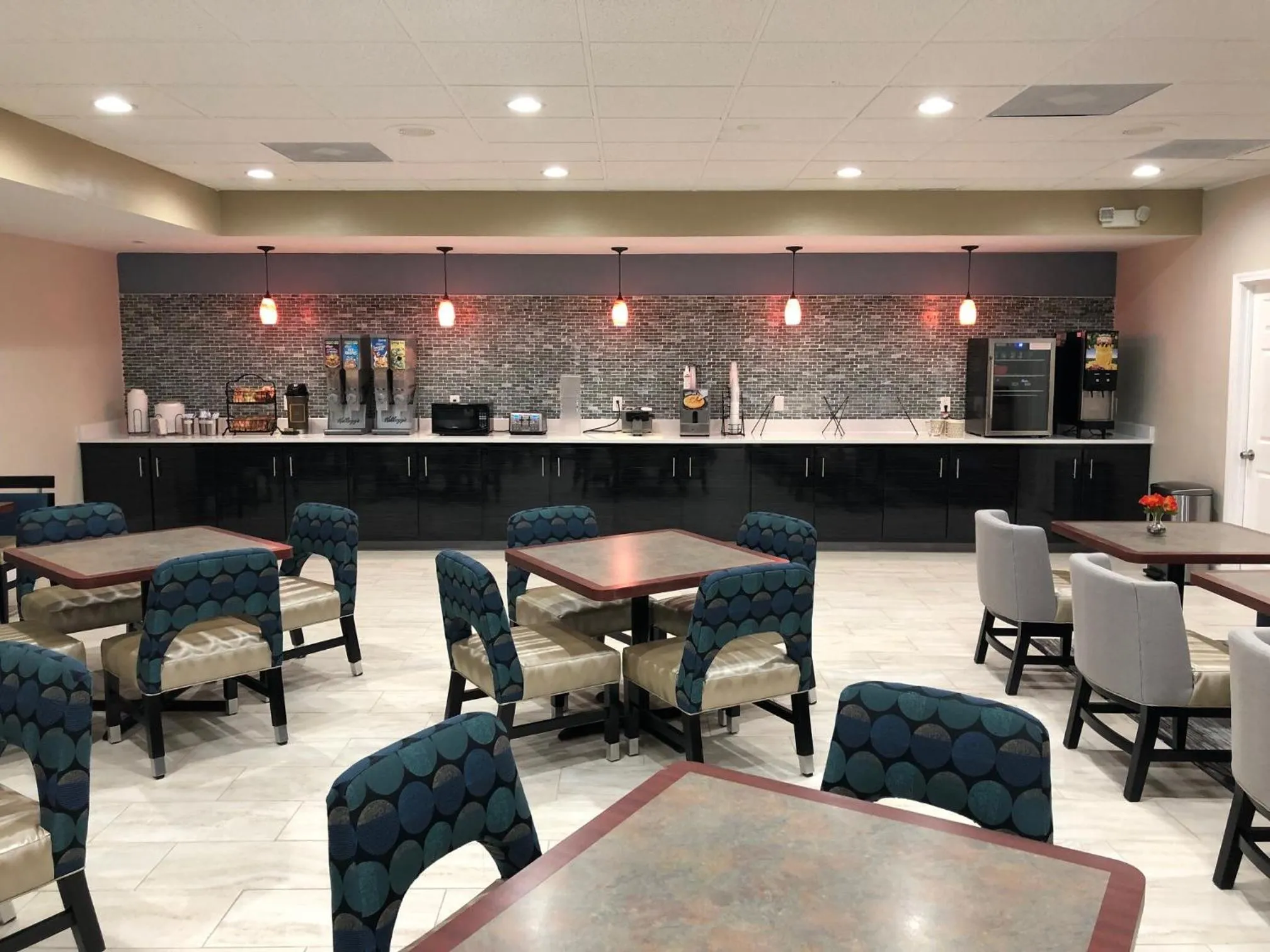 Breakfast in Quality Inn Dalton East