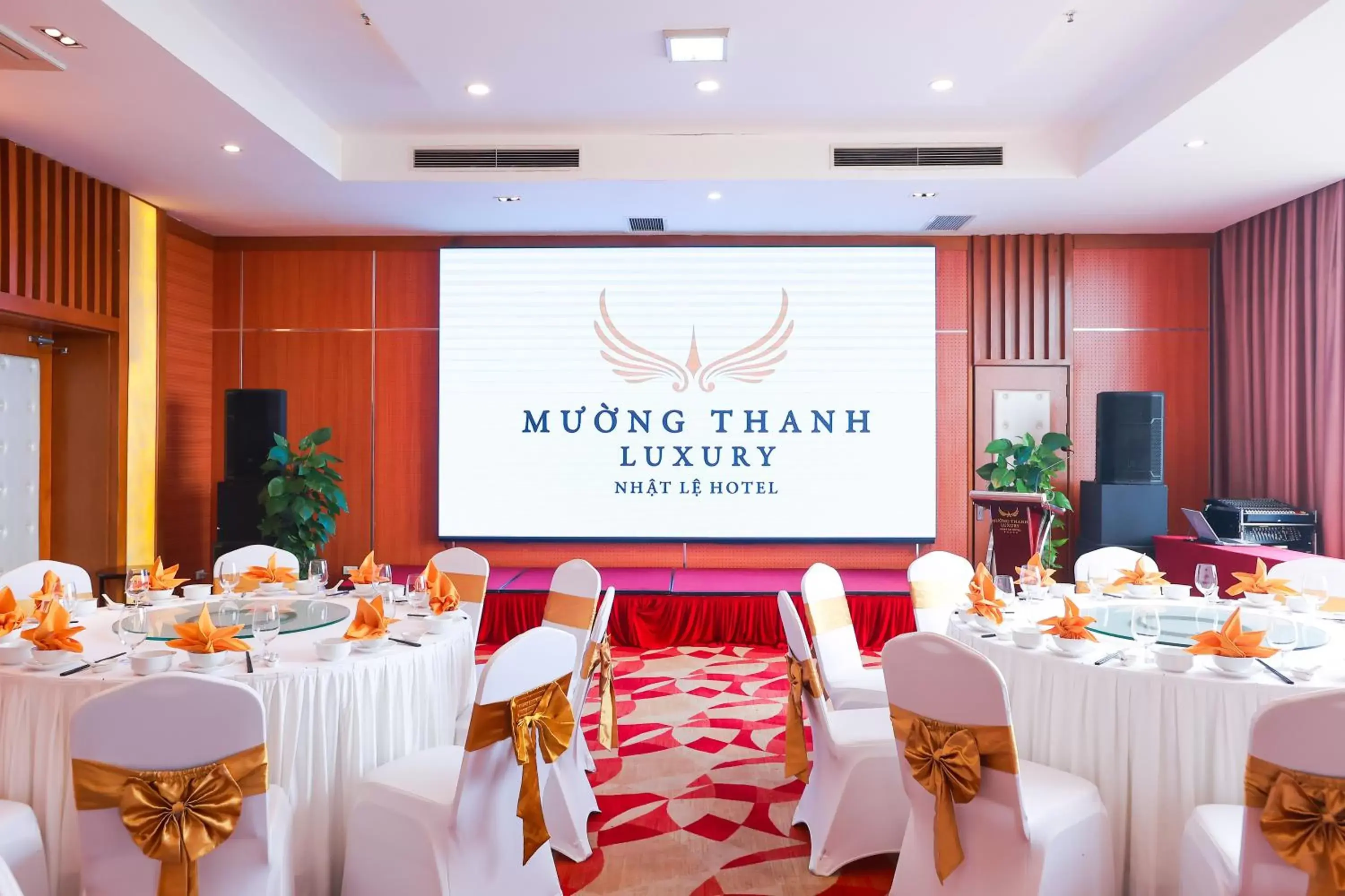 Restaurant/places to eat, Banquet Facilities in Muong Thanh Luxury Nhat Le Hotel