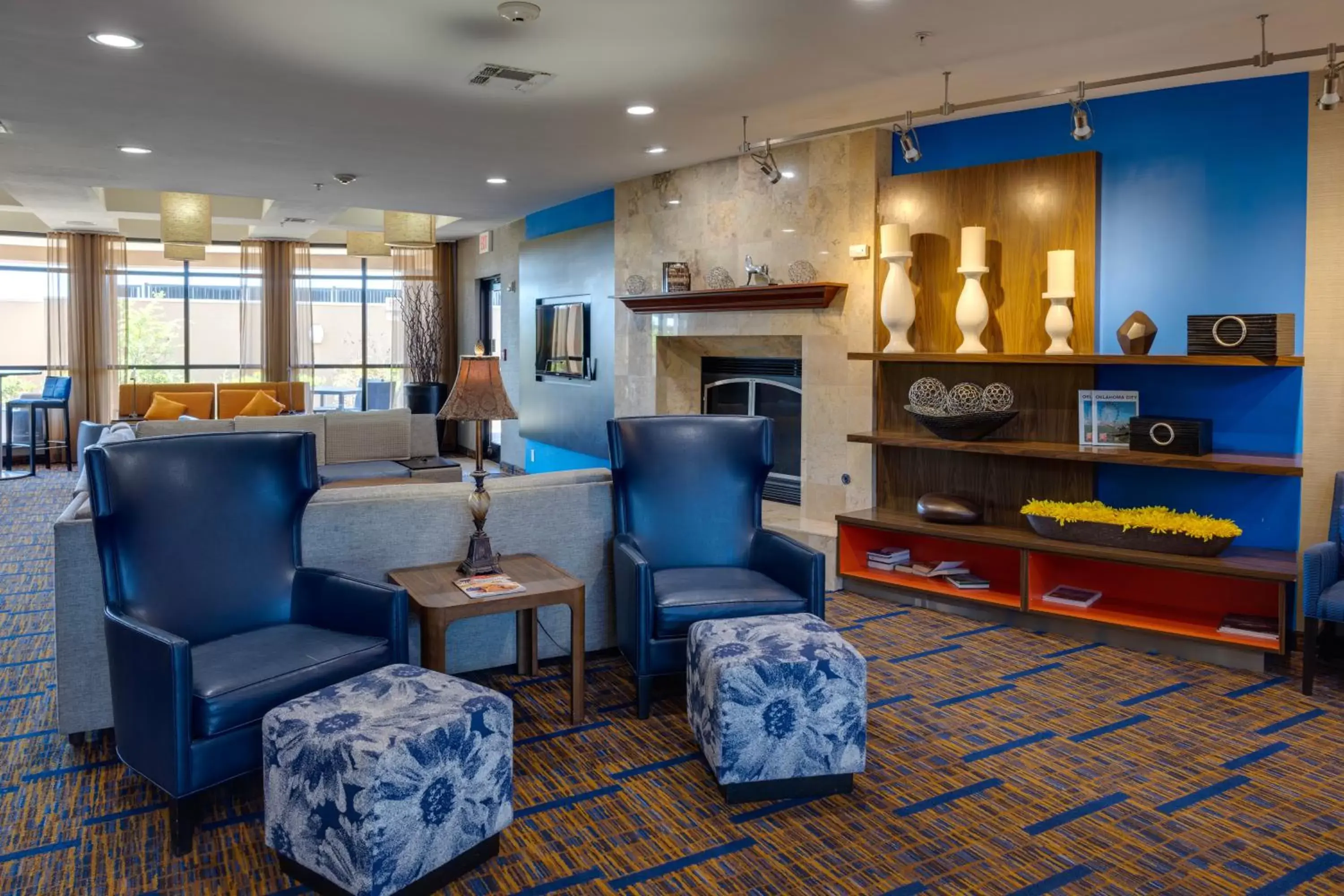 Communal lounge/ TV room, Seating Area in Courtyard by Marriott Oklahoma City North/Quail Springs