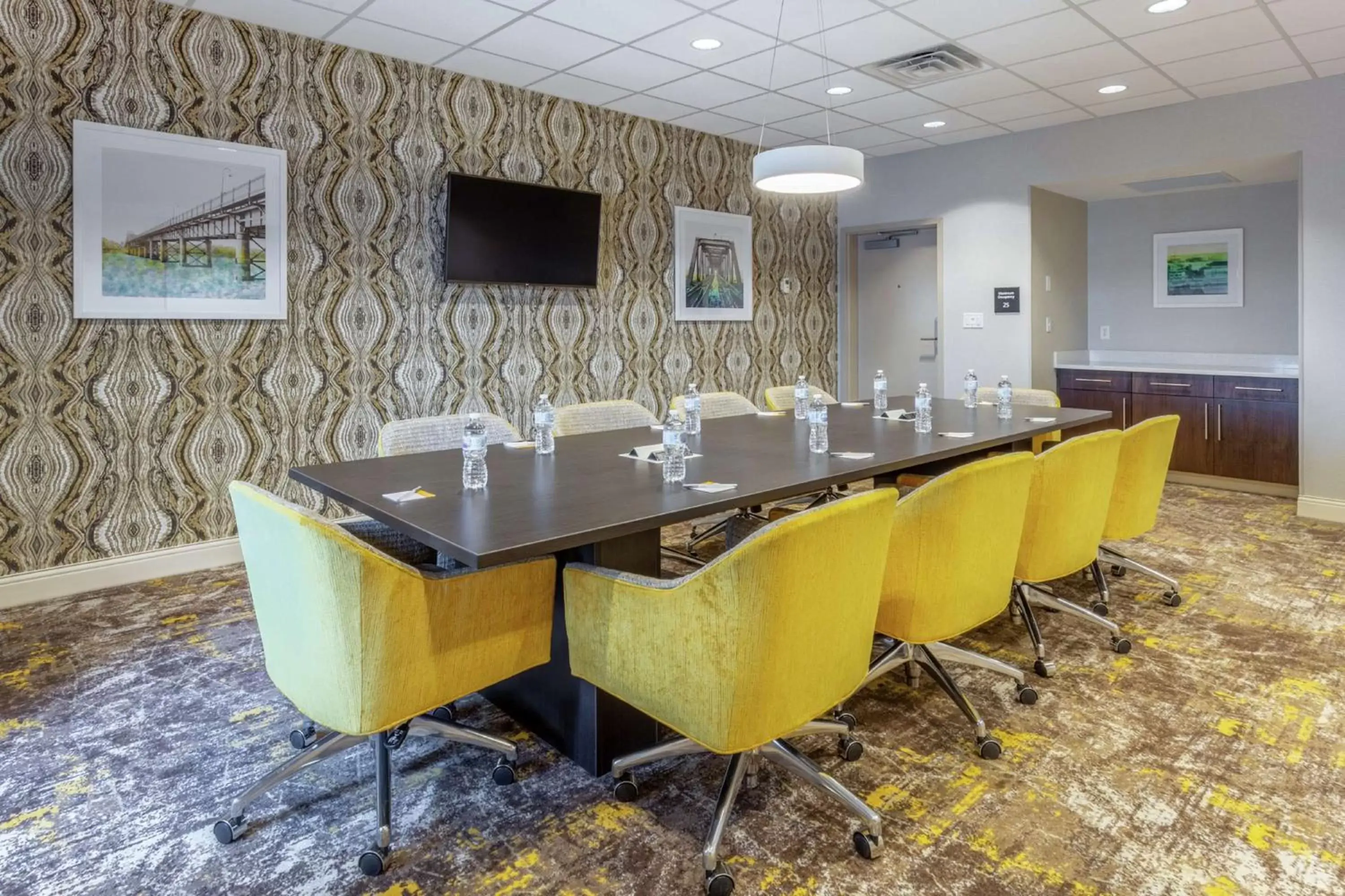 Meeting/conference room in Hampton Inn & Suites Burlington