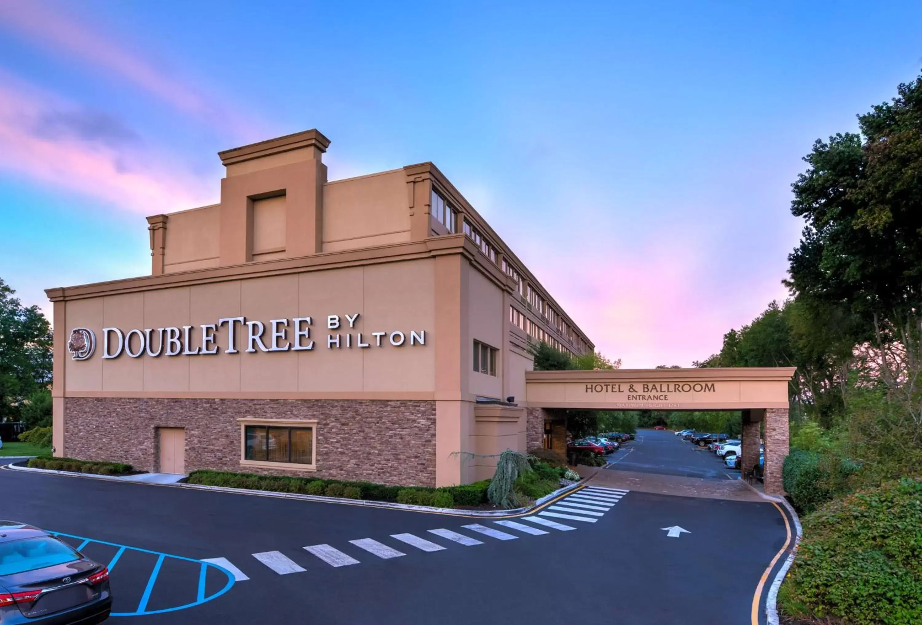 Property Building in DoubleTree by Hilton Tinton Falls-Eatontown