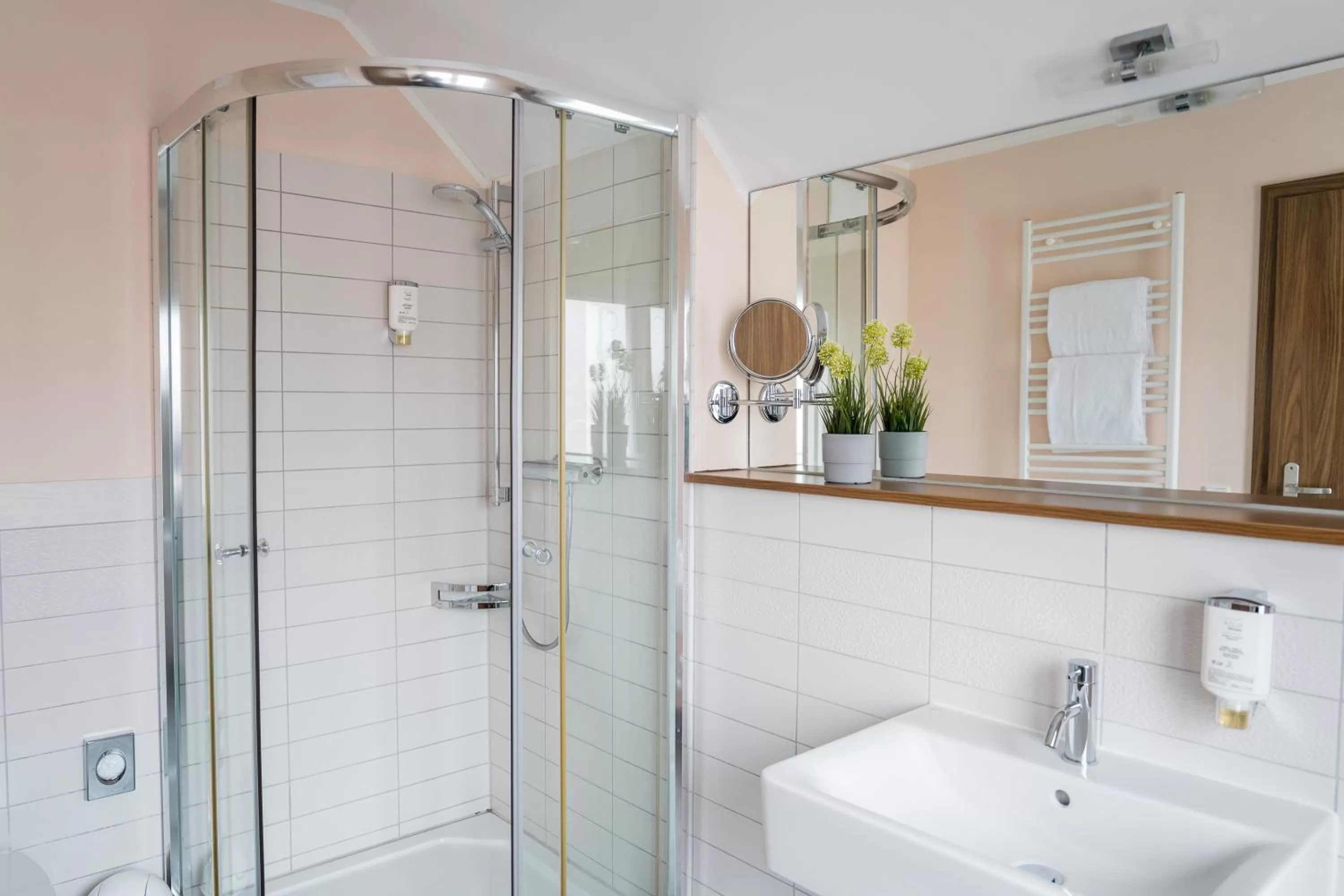 Shower in Point Hotel Apartments and Rooms