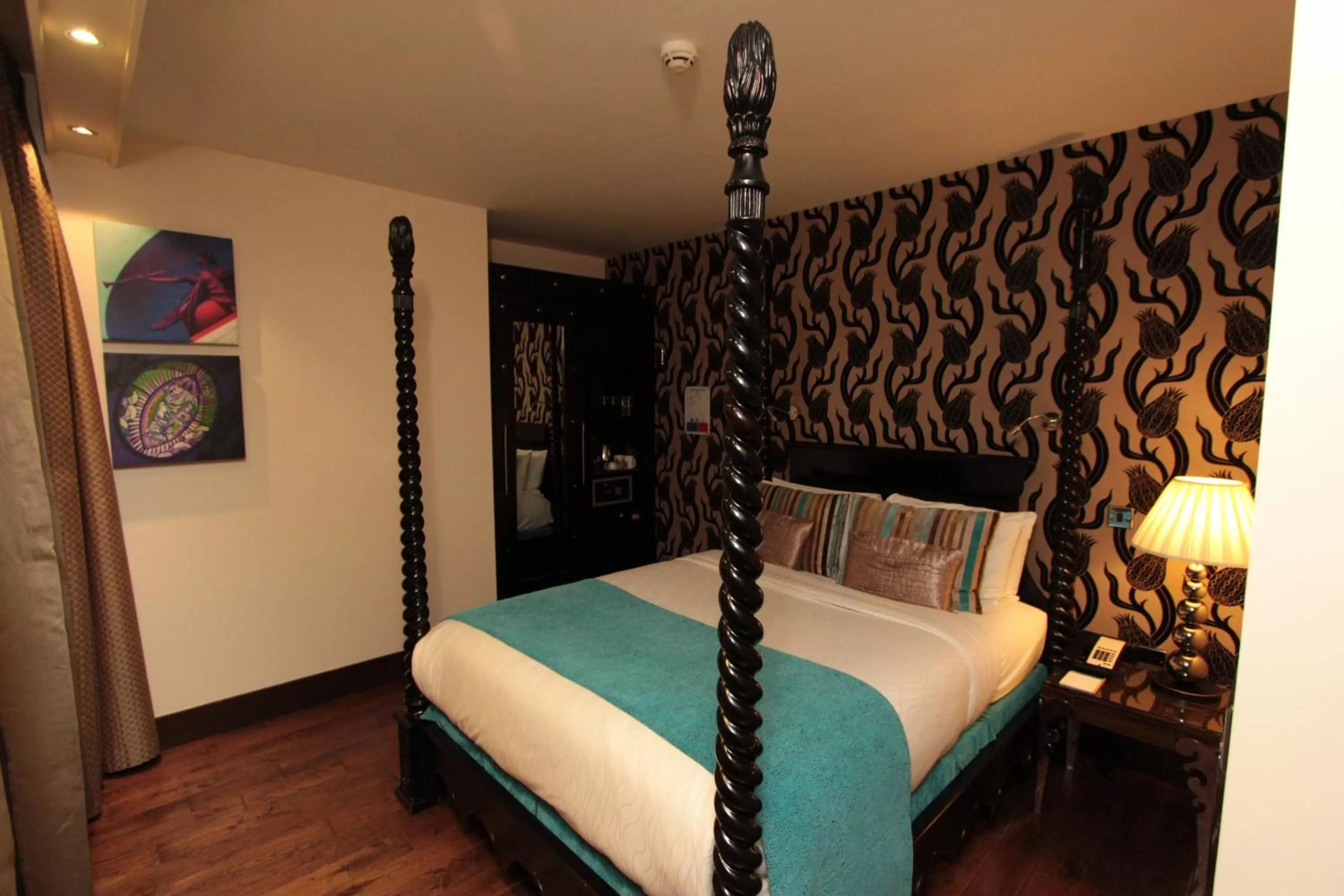 Photo of the whole room, Bed in Hotel Indigo London Tower Hill by IHG