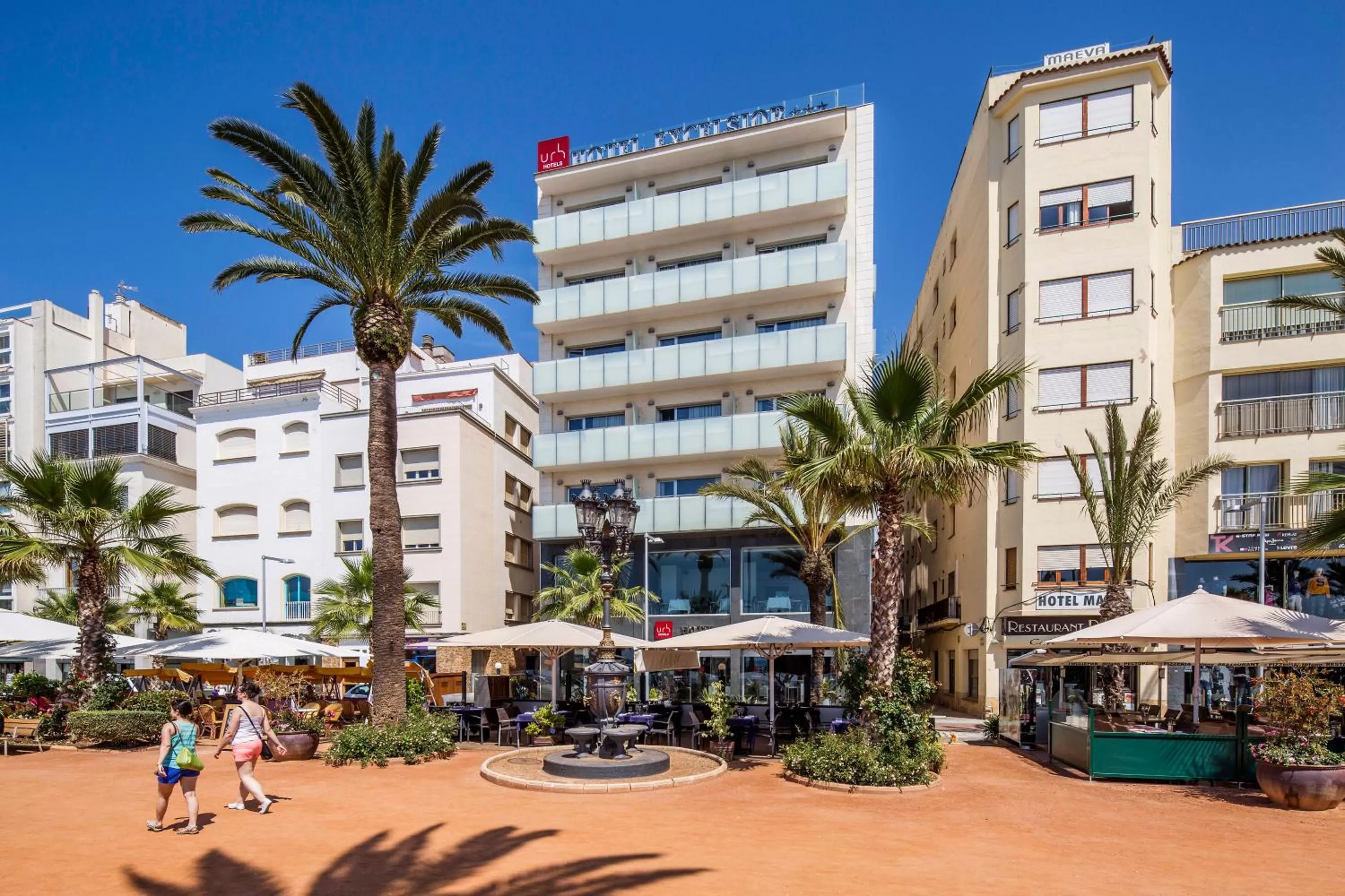 Facade/entrance in URH Excelsior