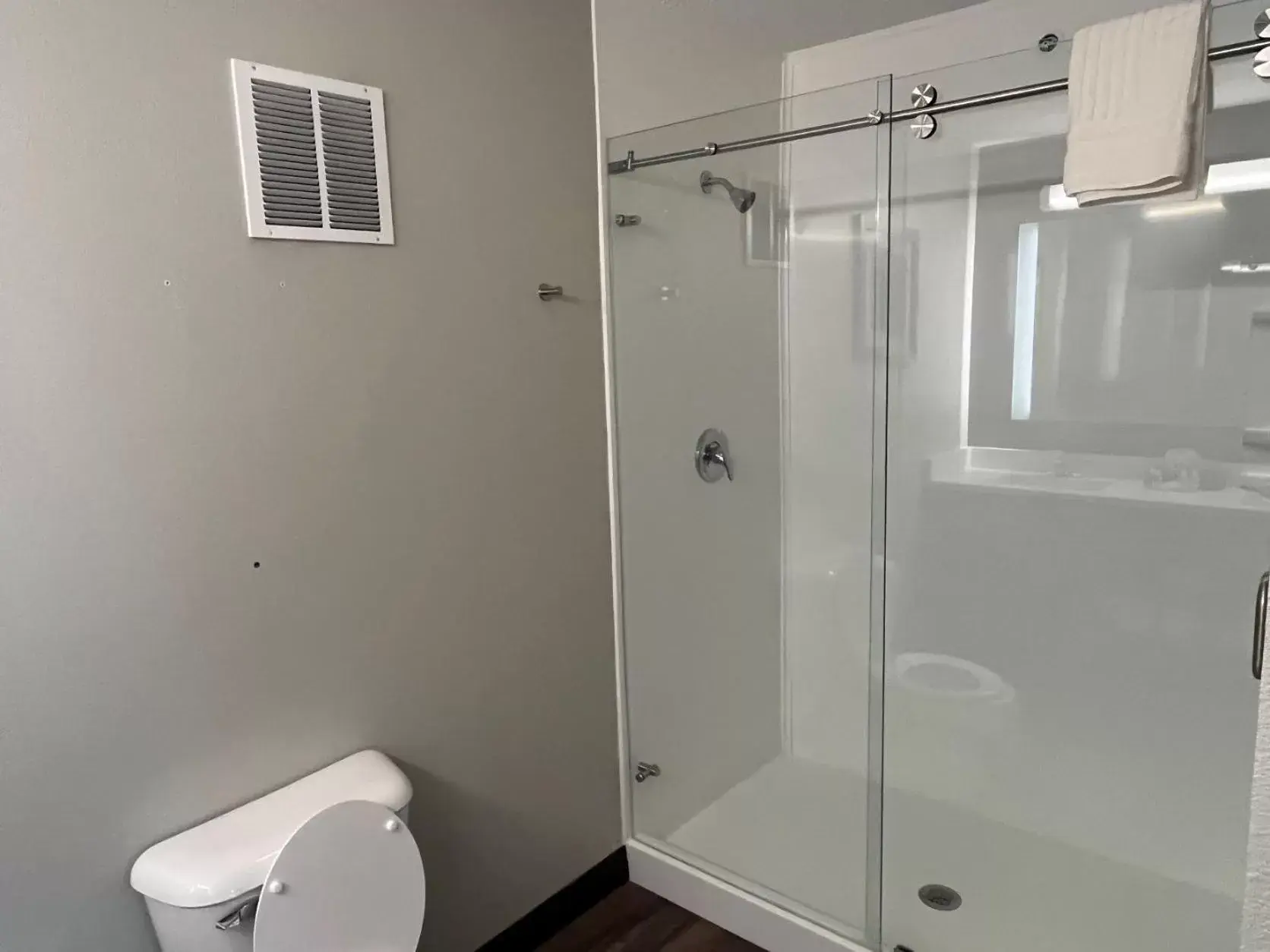 Bathroom in Comfort Inn & Suites Tipp City - I-75