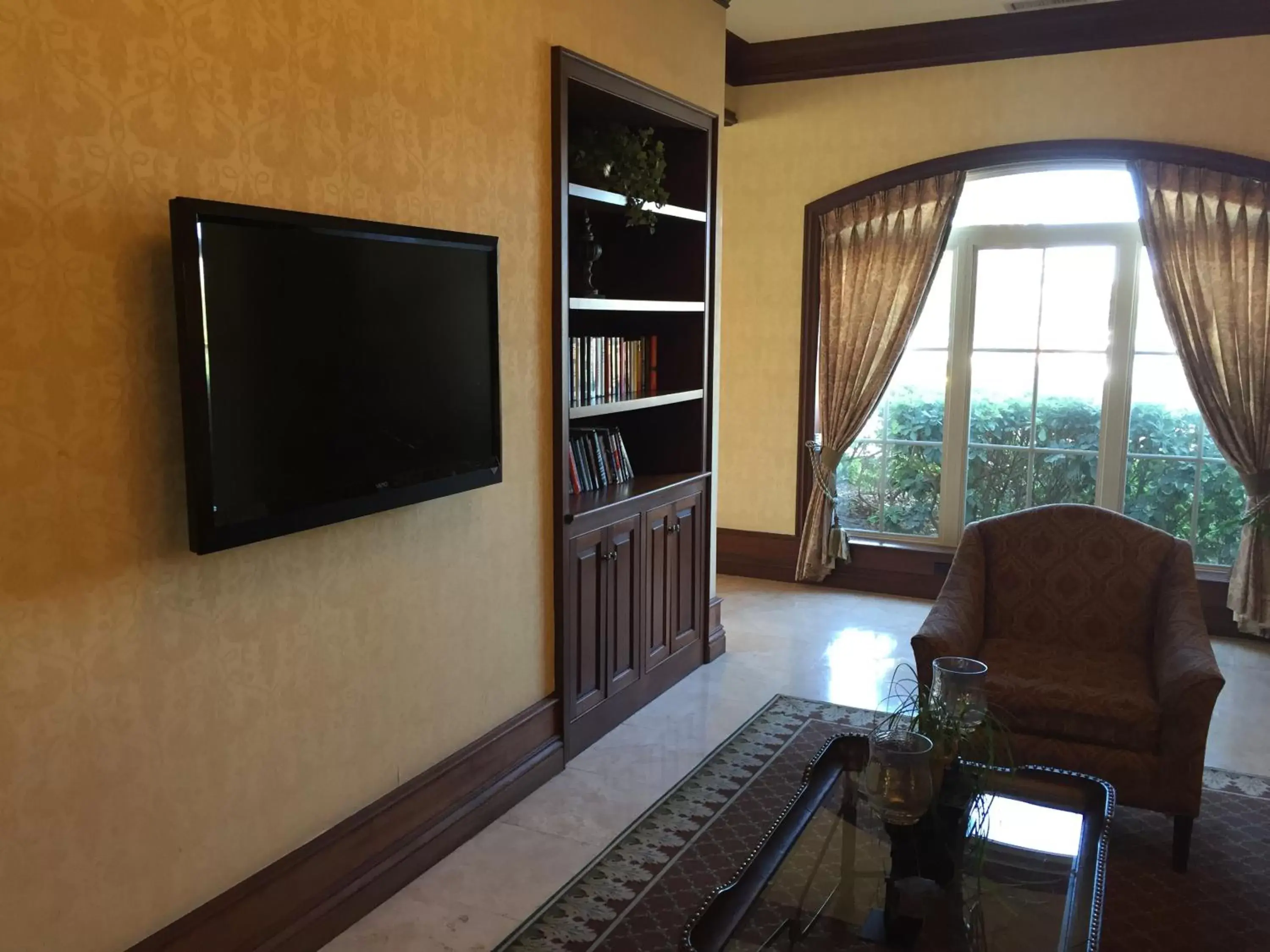 Lobby or reception, TV/Entertainment Center in Bay Landing Hotel