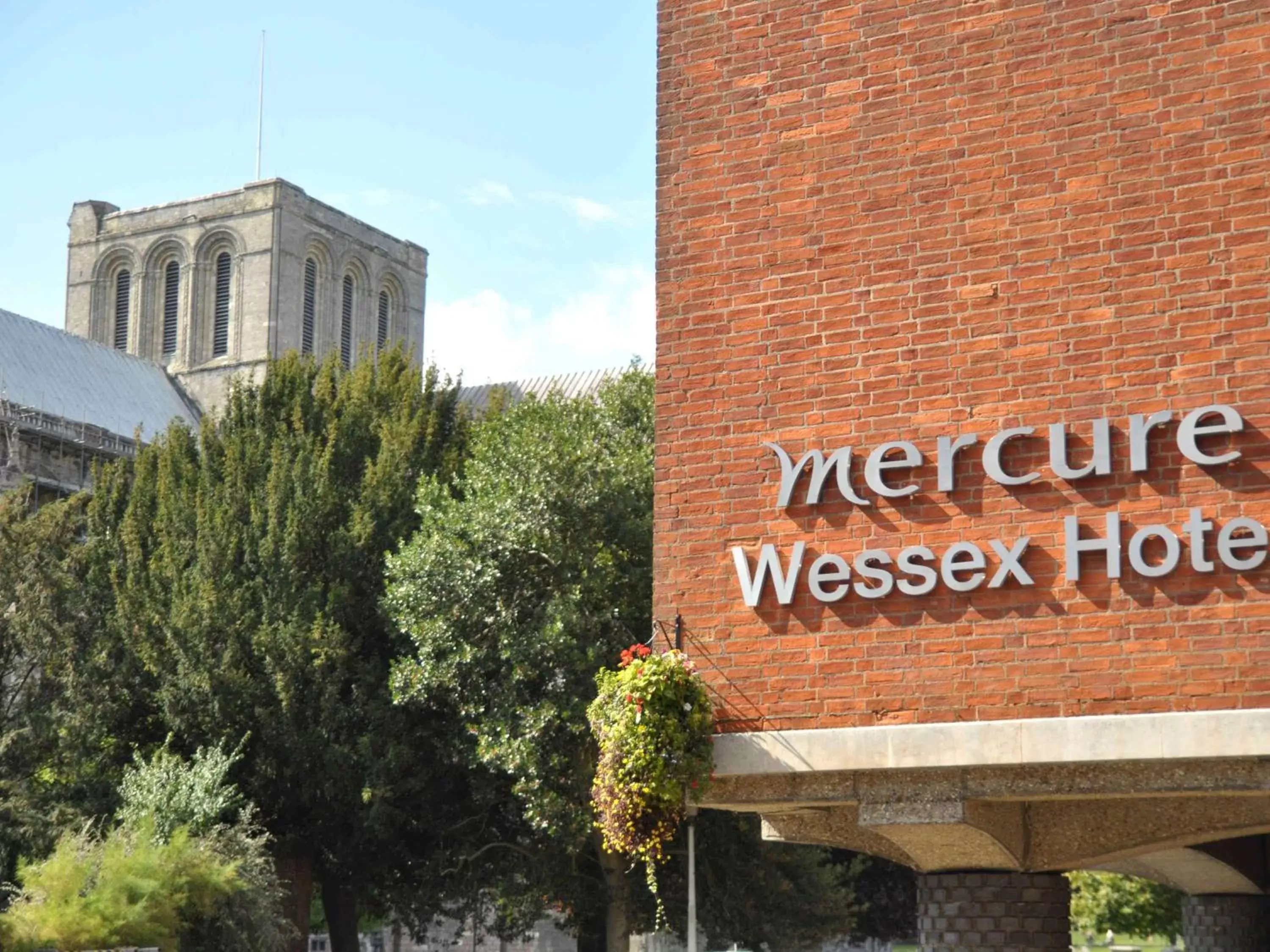 Property building in Mercure Winchester Wessex Hotel