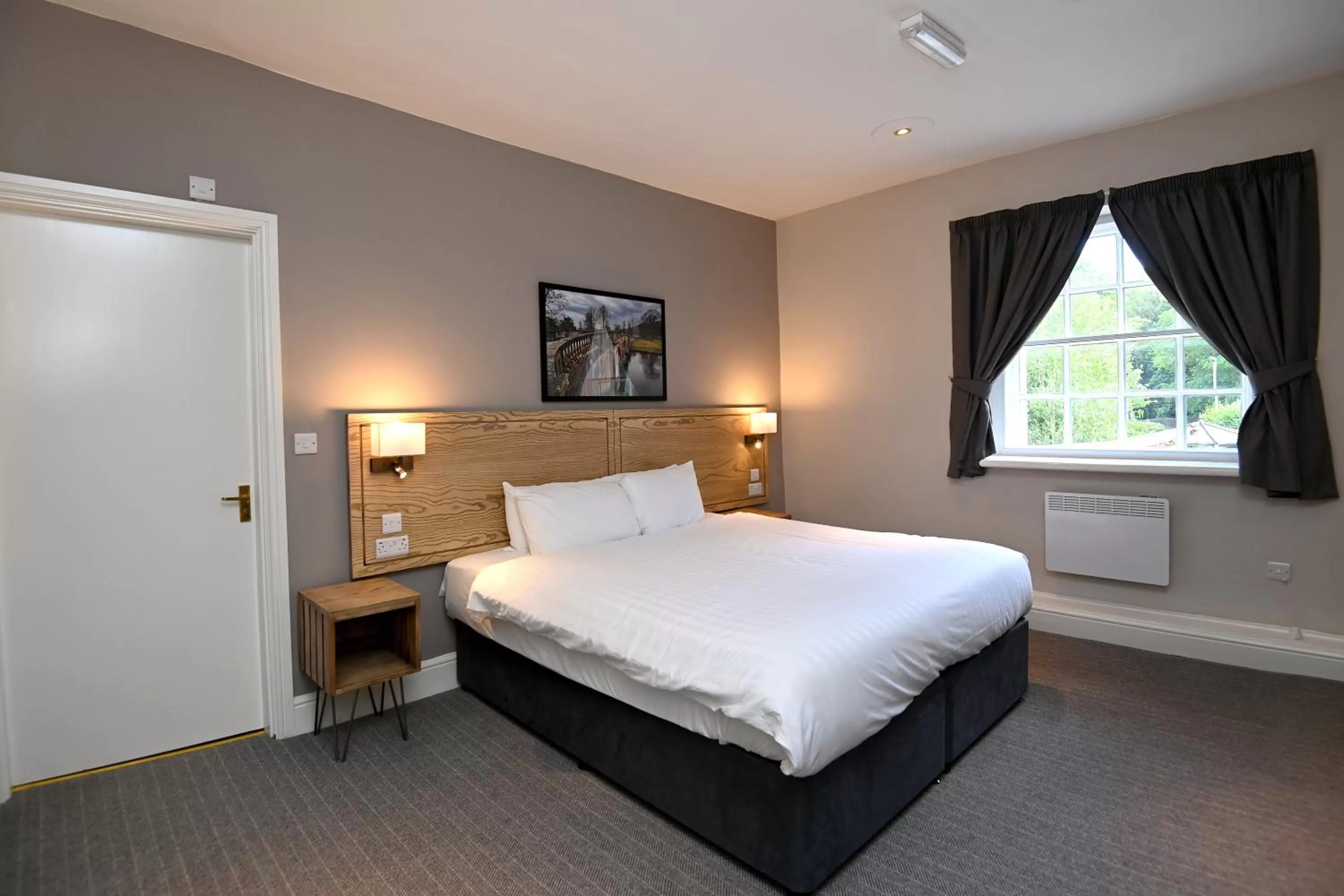 Bedroom, Bed in Wheatsheaf, Baslow by Marston's Inns