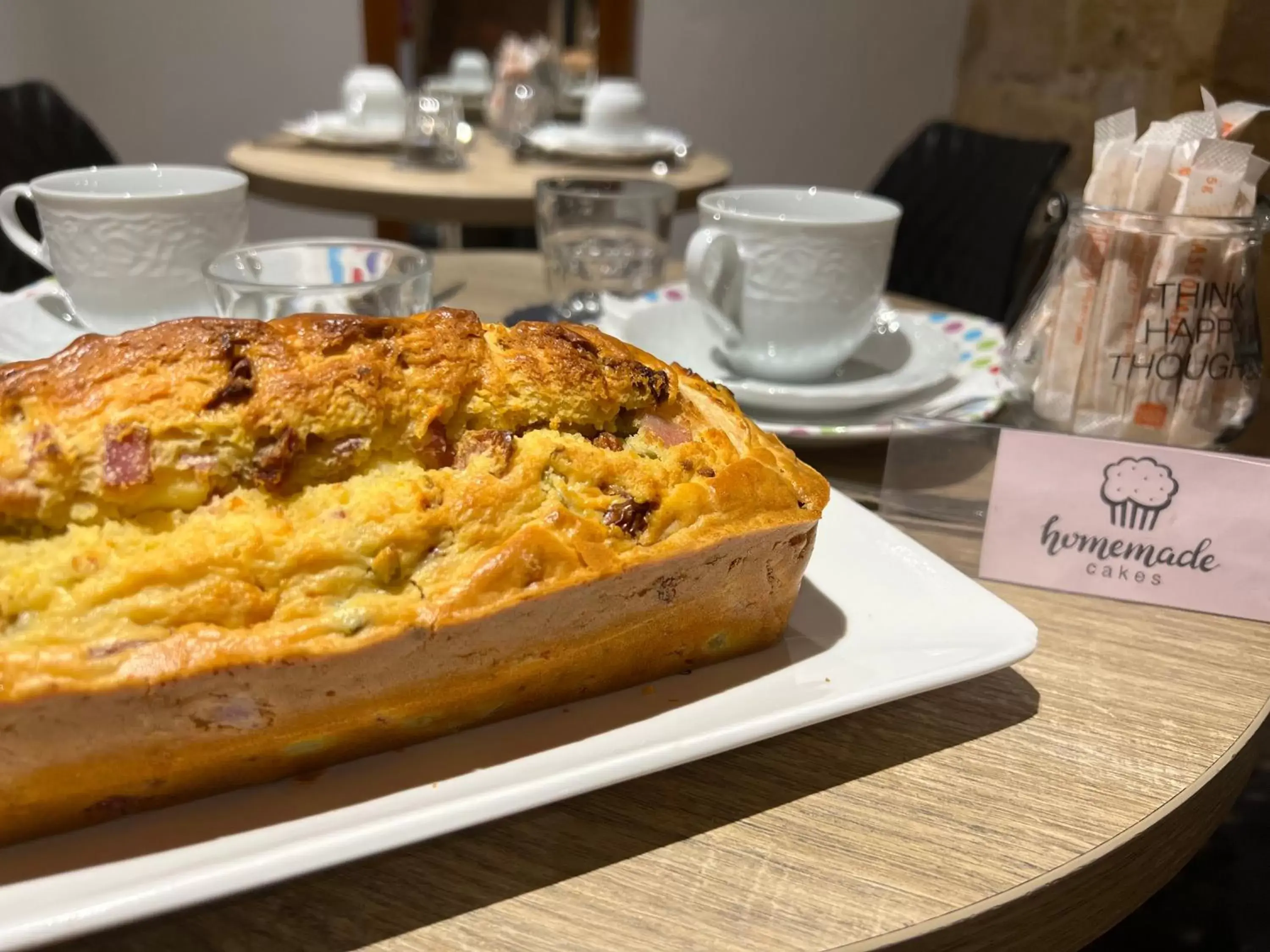 Food and drinks in Moris Grands Boulevards Food and drinks in Moris Grands Boulevards