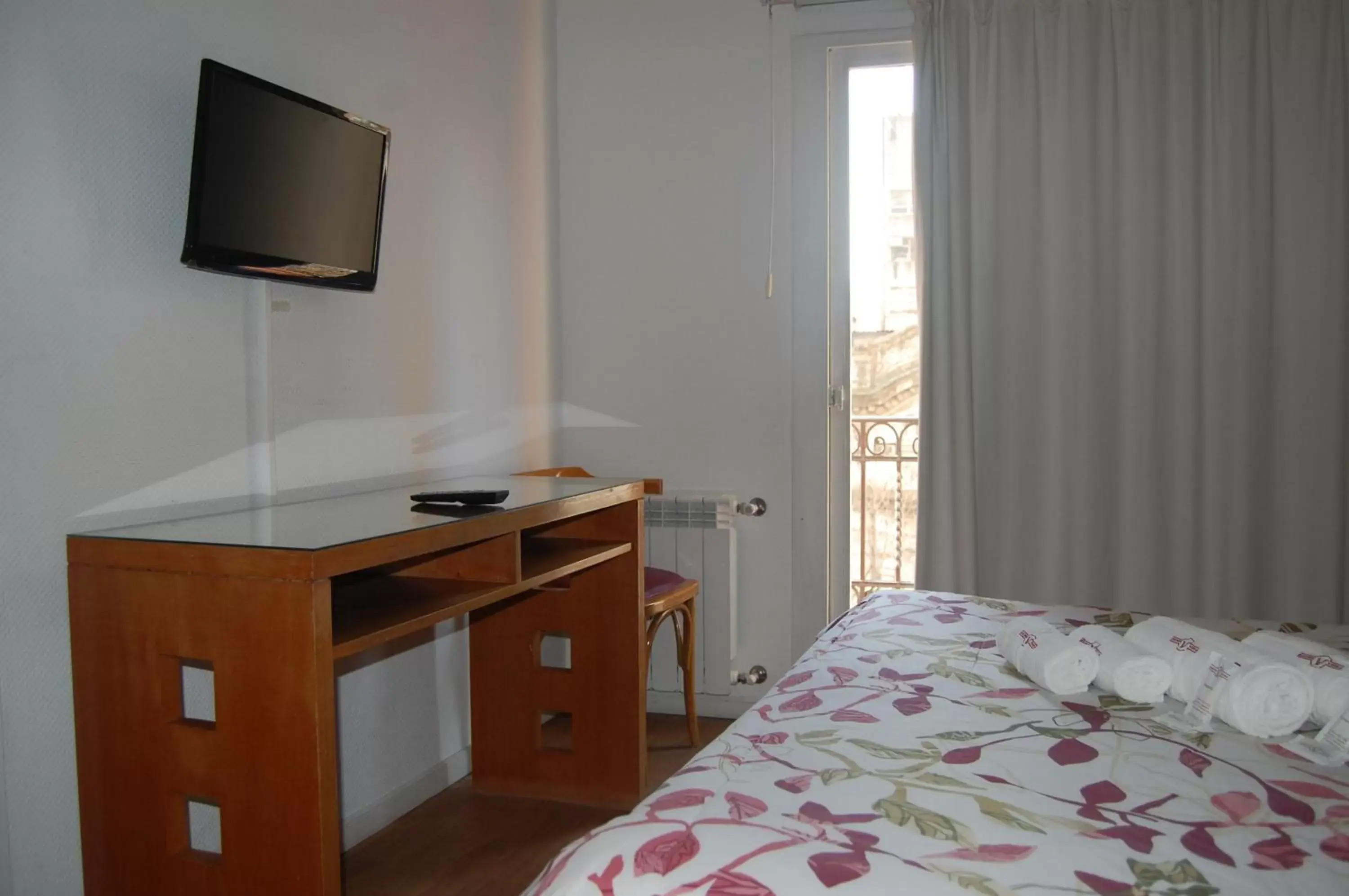 Bed, TV/Entertainment Center in Gran Hotel Vedra