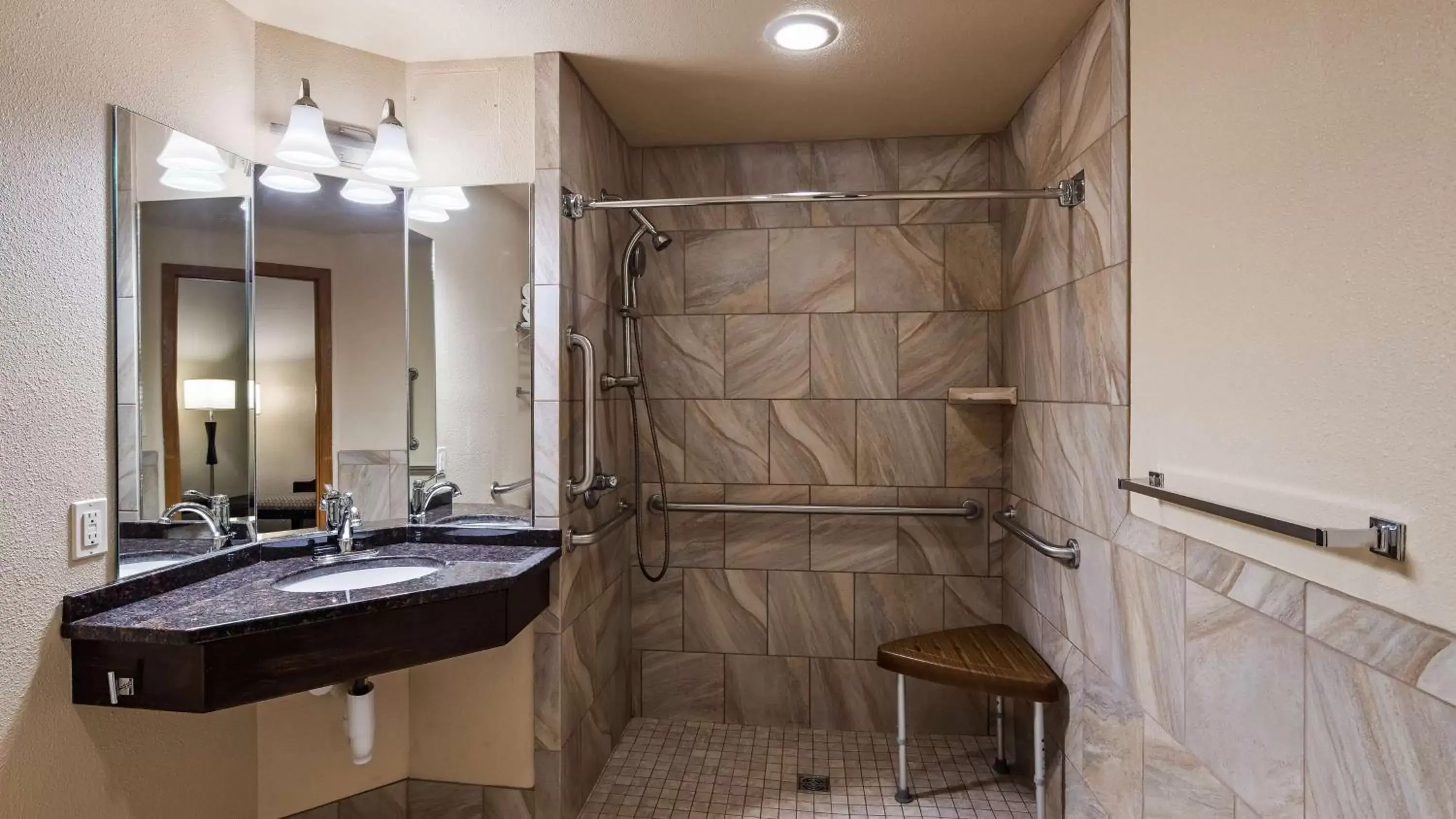 Bathroom in Best Western Galena Inn & Suites