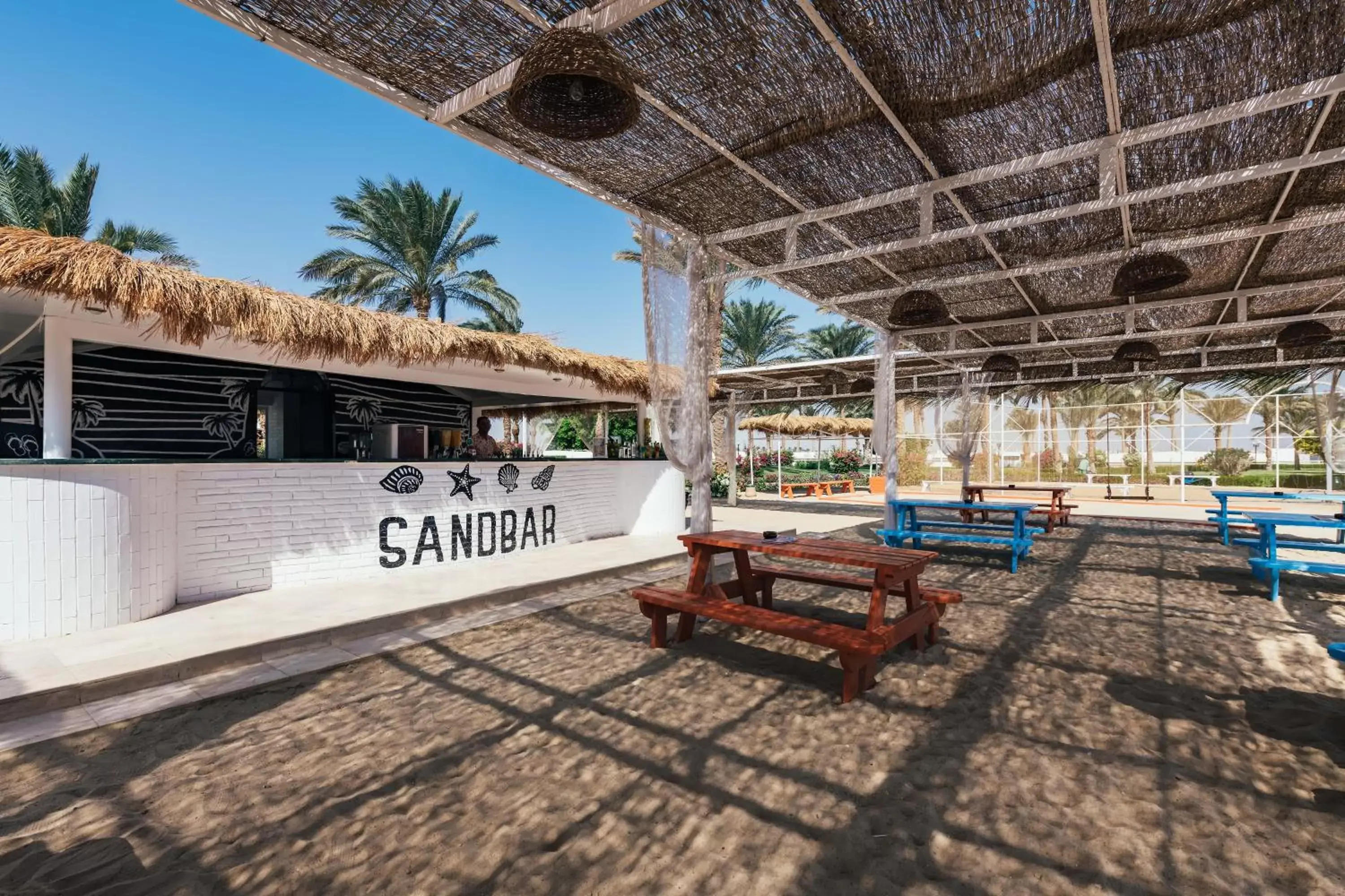 Restaurant/places to eat, Swimming Pool in Desert Rose Resort