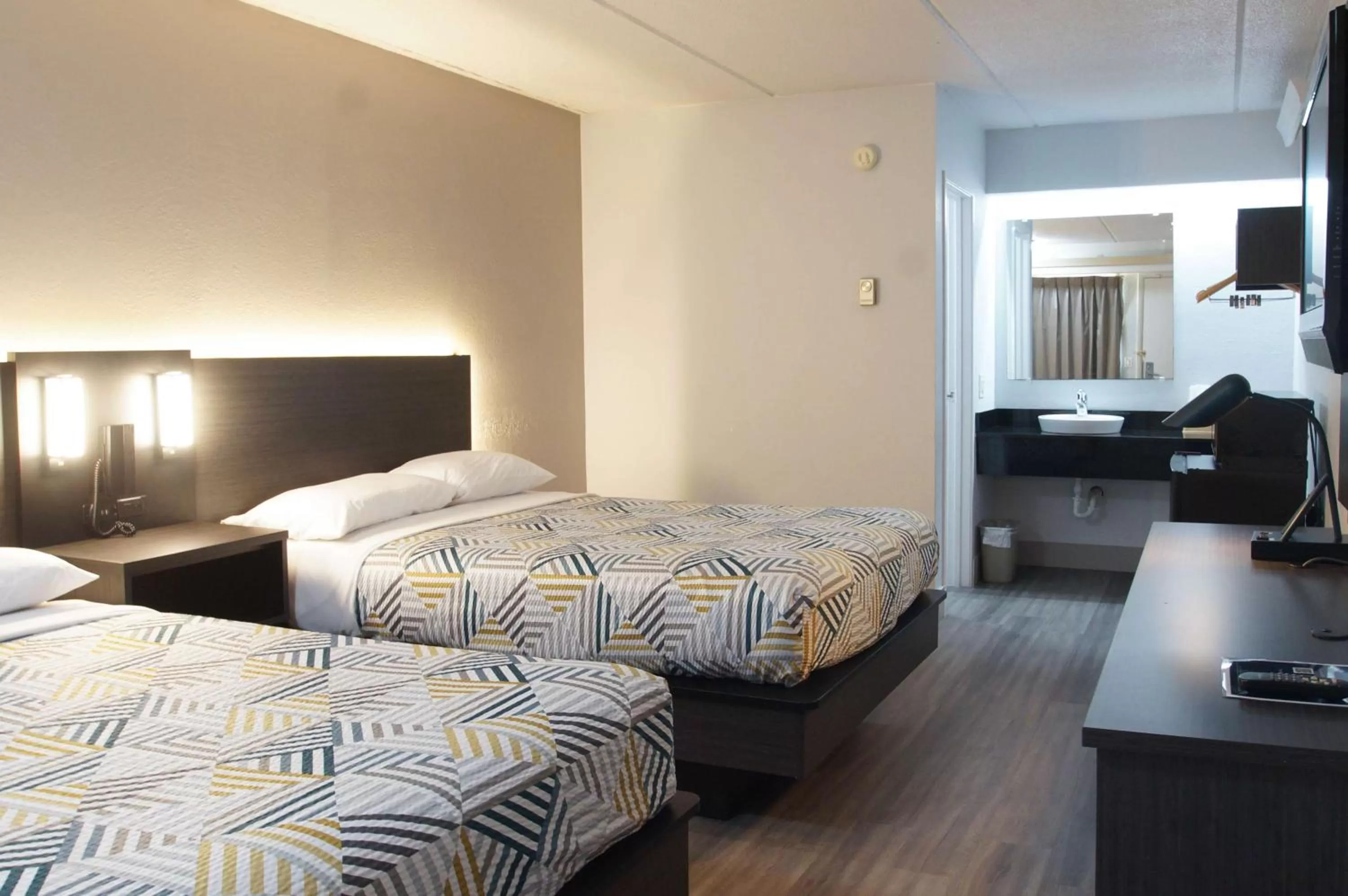 Quadruple Room - Disability Access - Roll in Shower in Motel 6-Charlotte, NC - Coliseum