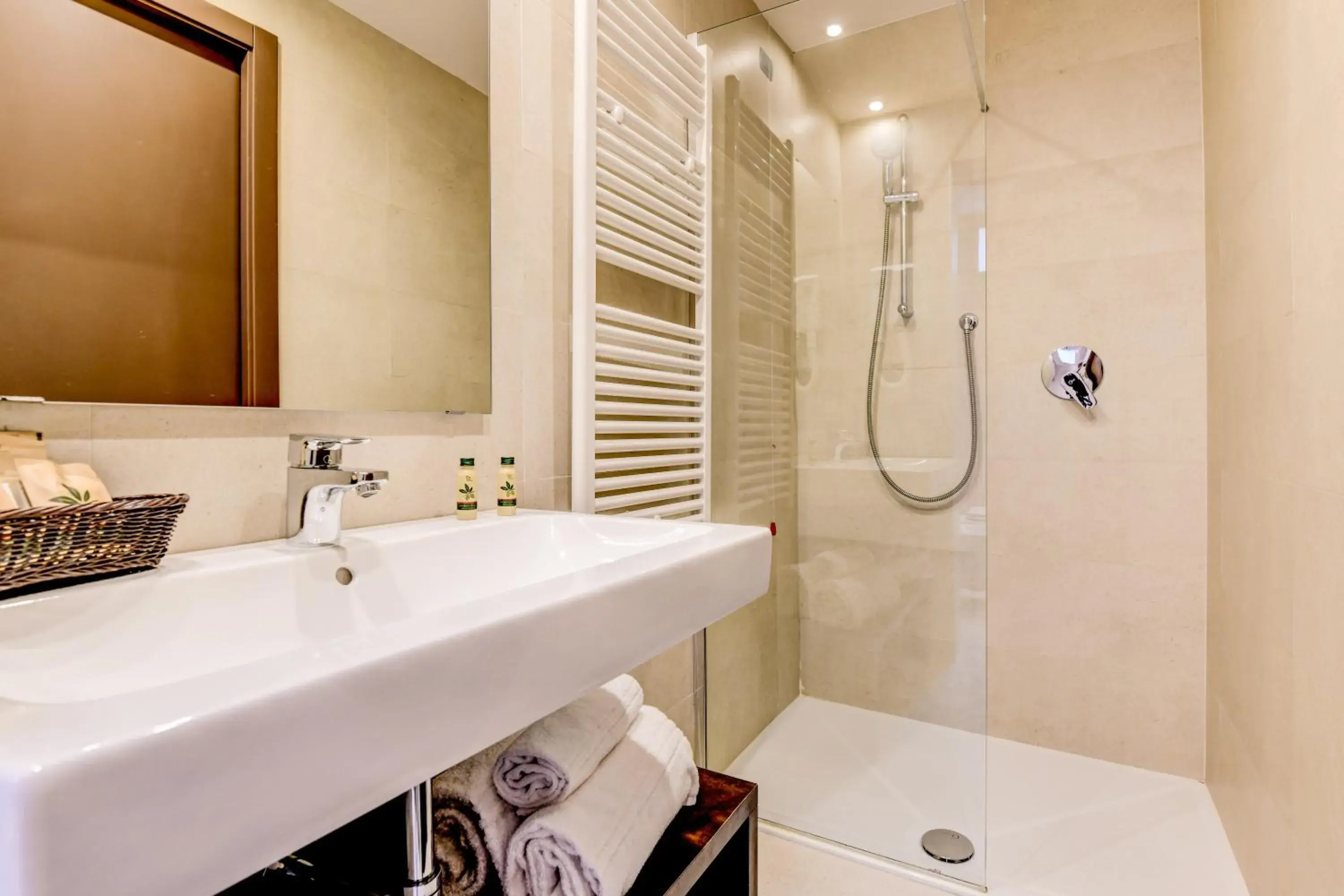 Bathroom in Hotel Tripoli