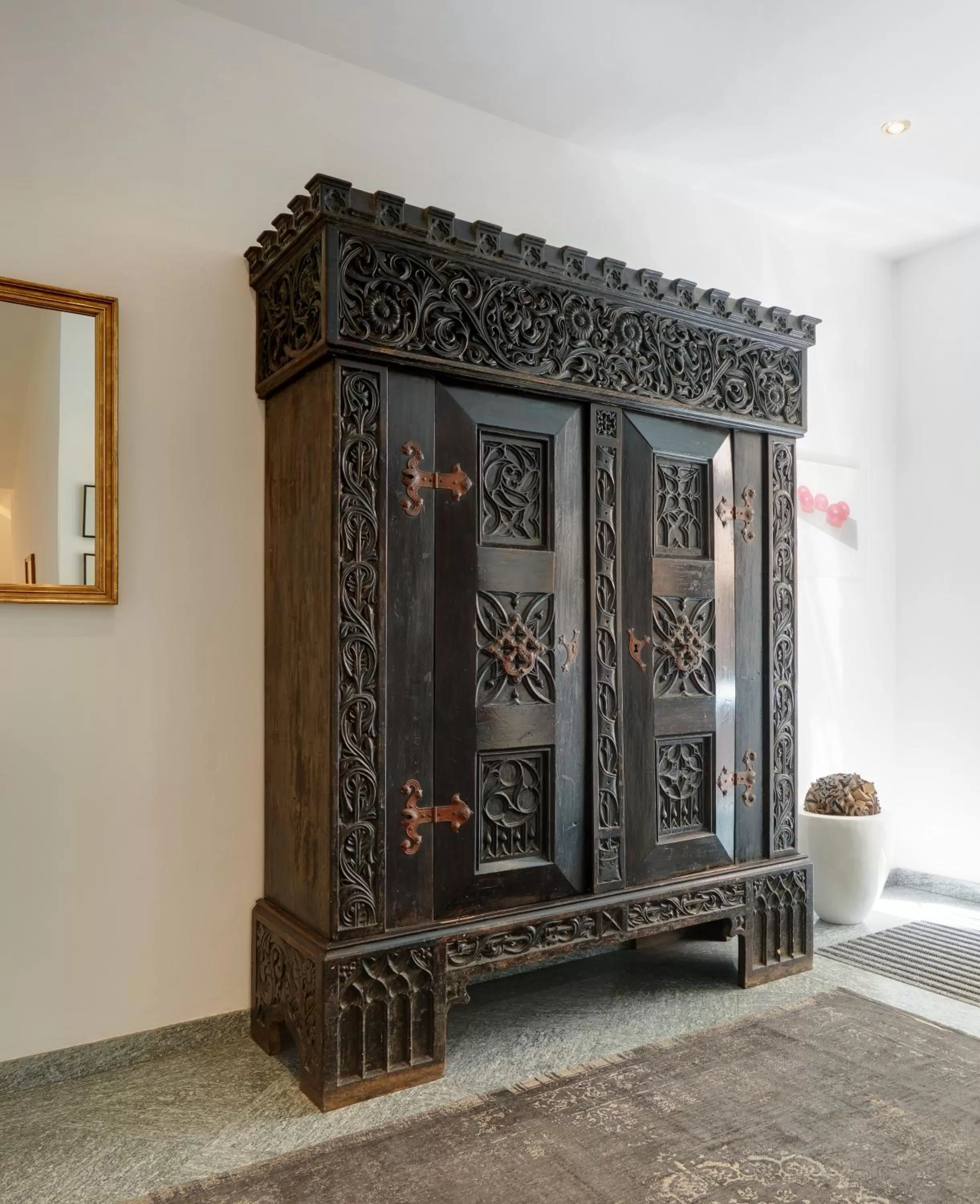 Decorative detail in Hotel Goldene Rose