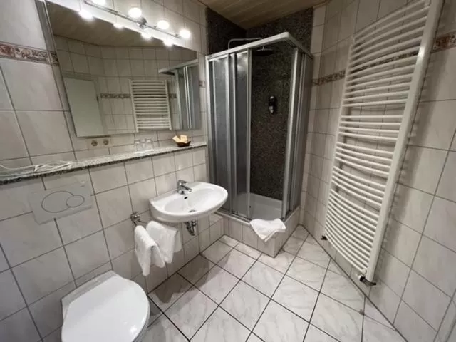 Bathroom in Hotel Rehkitz