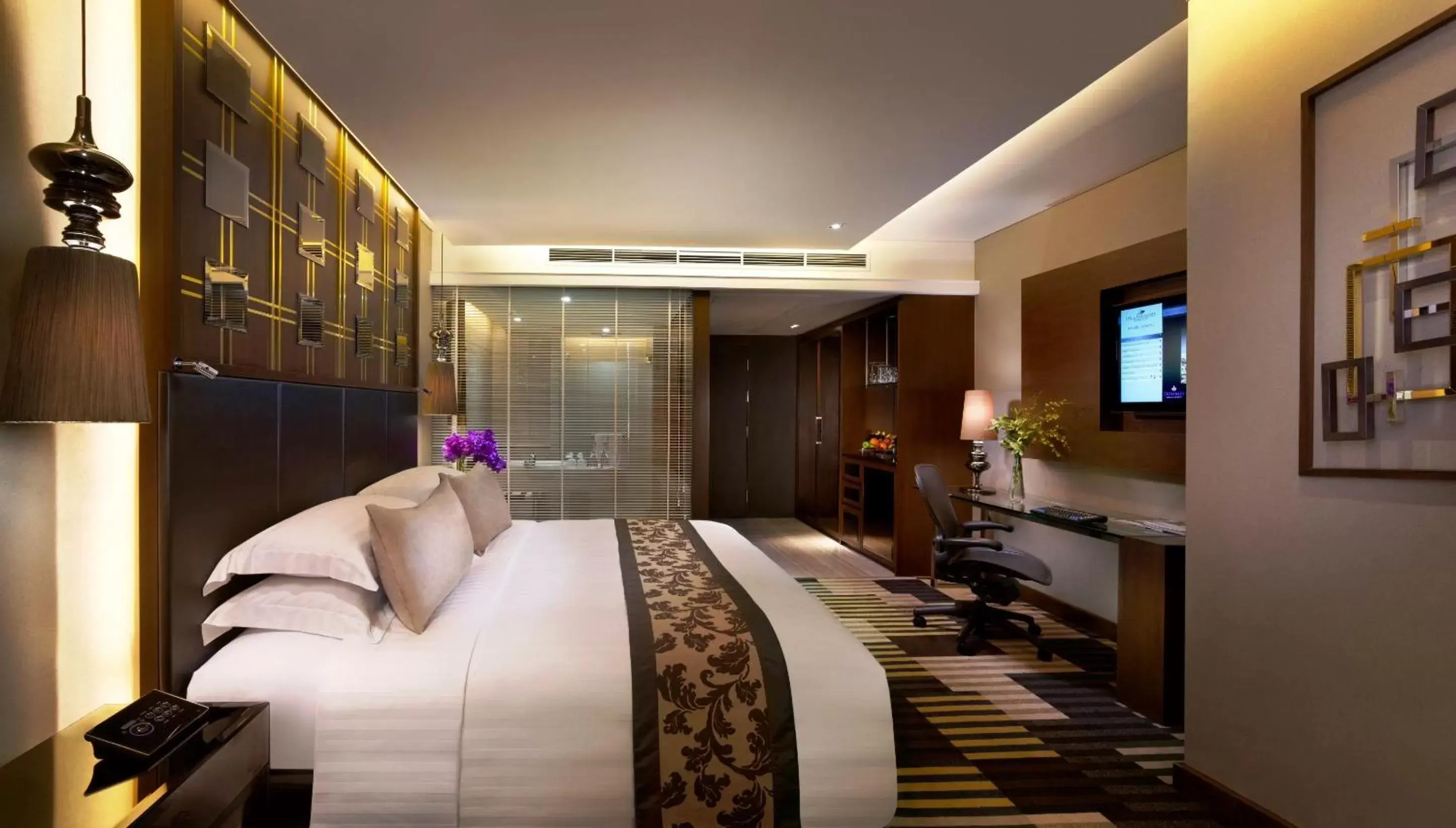 Bed in The Landmark Bangkok - SHA Extra Plus