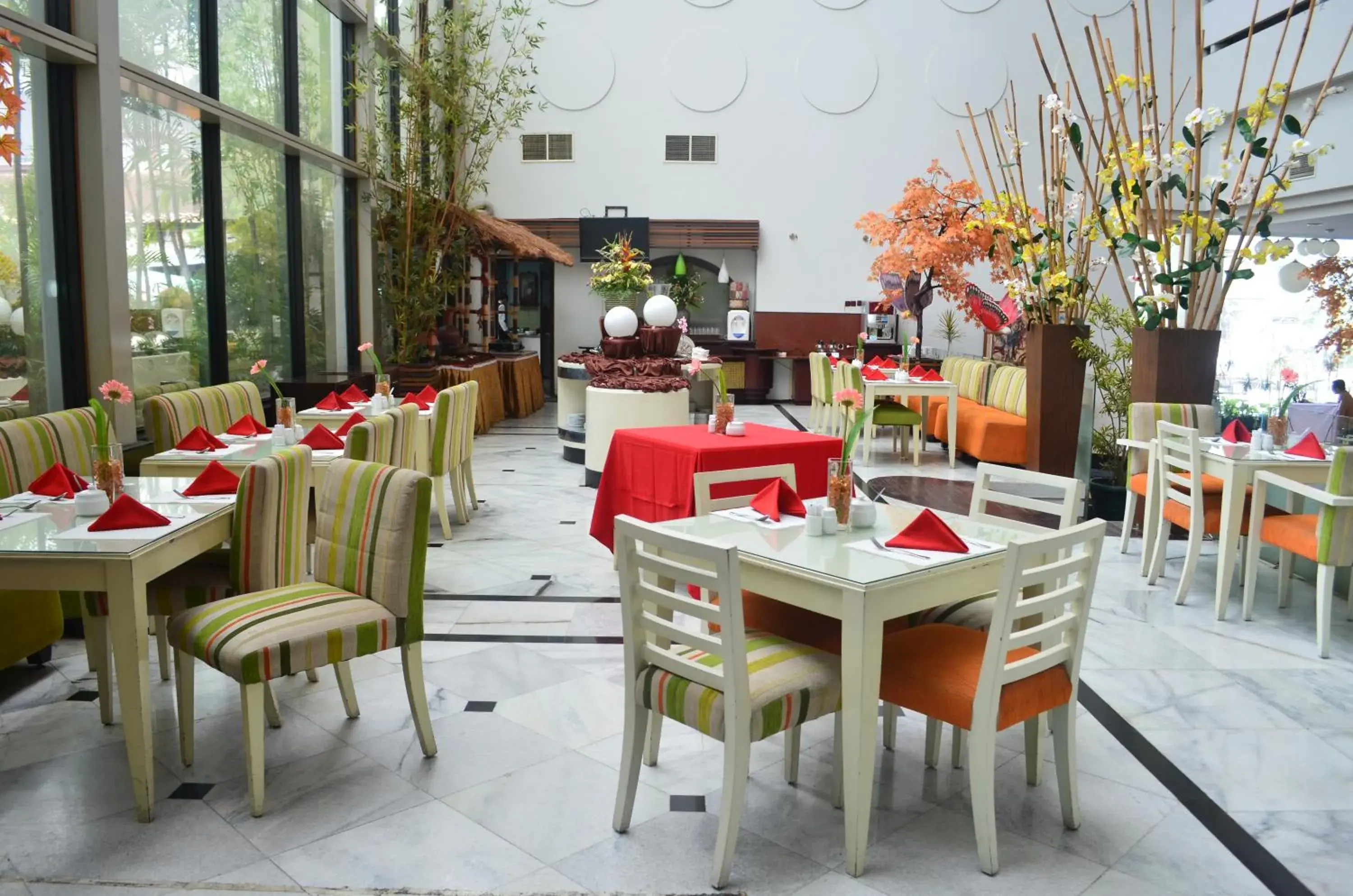 Restaurant/Places to Eat in Lux Tychi Hotel Malang